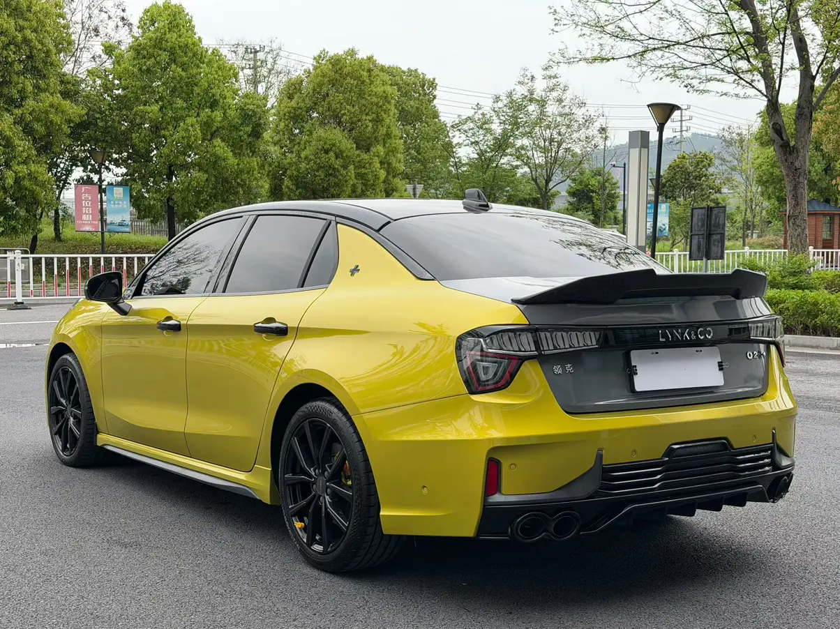 Lynk & Co 03