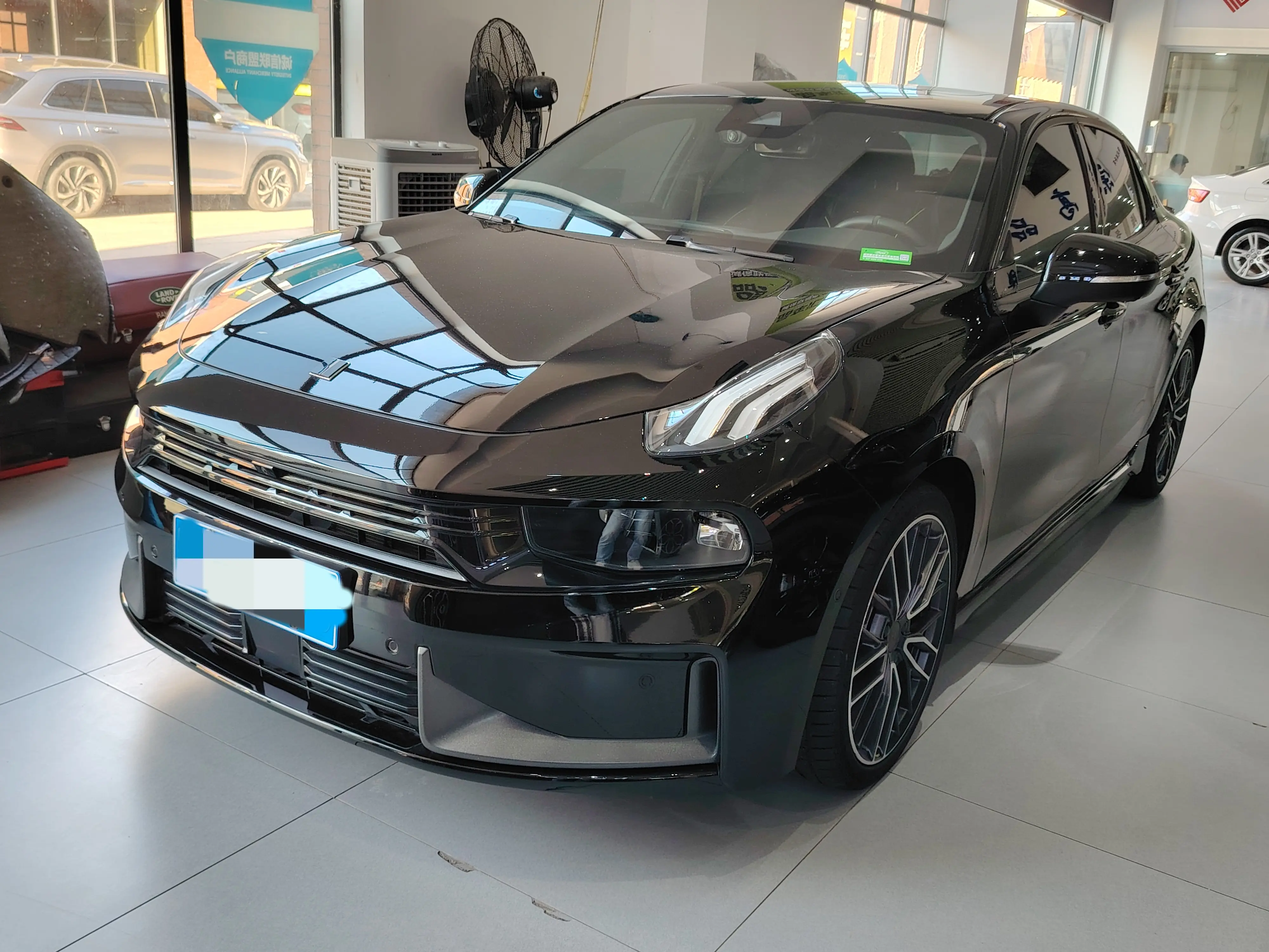 Lynk & Co 03