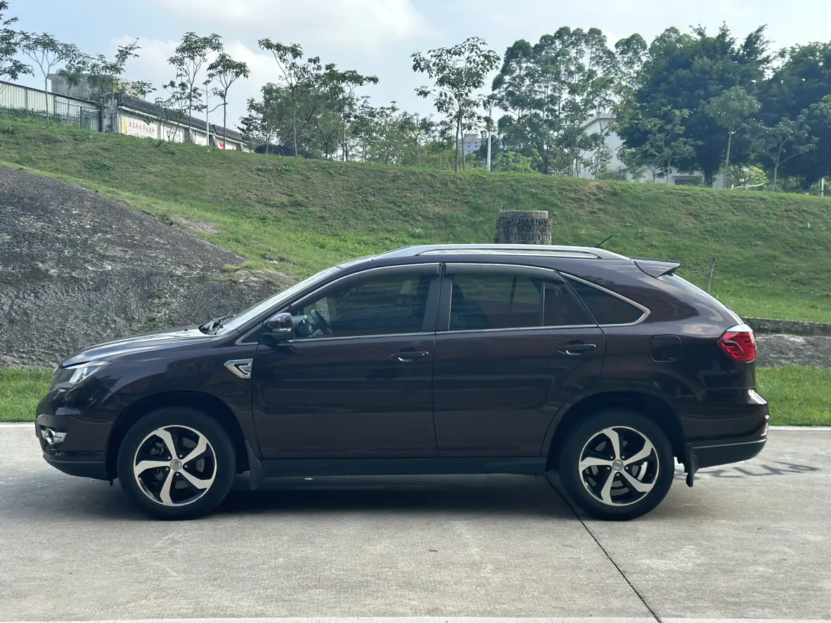 BYD S7