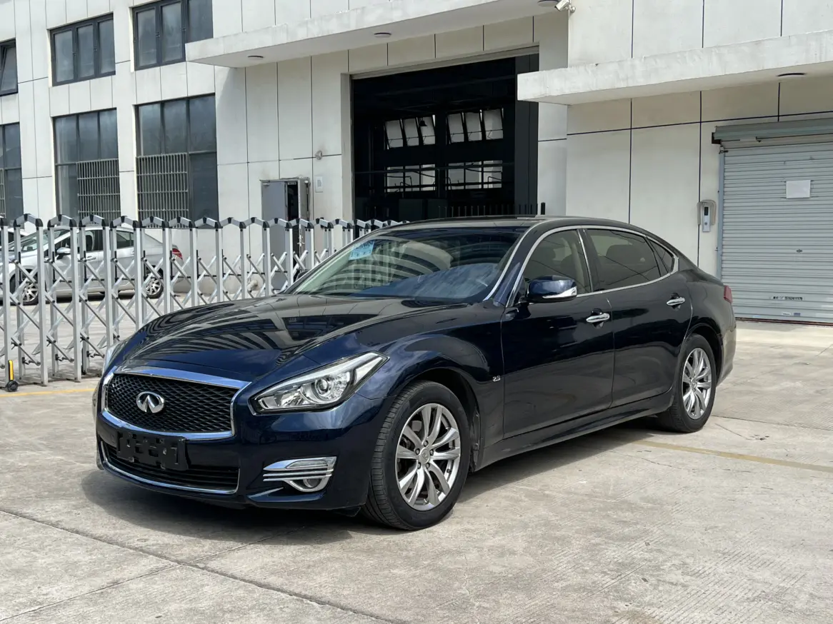 Infiniti Q70