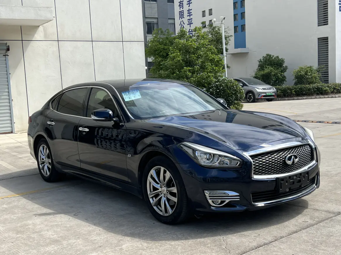 Infiniti Q70