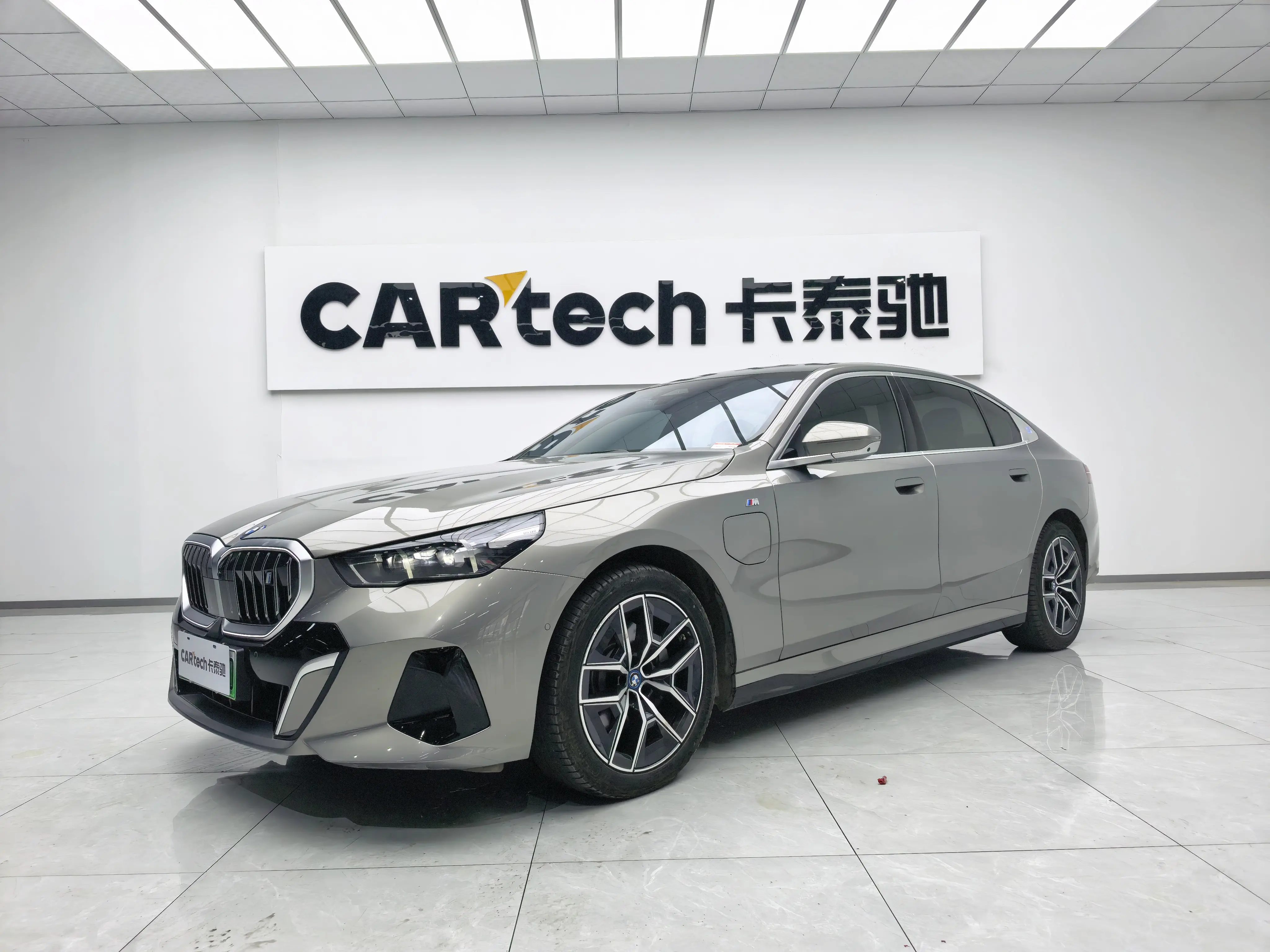 BMW i5