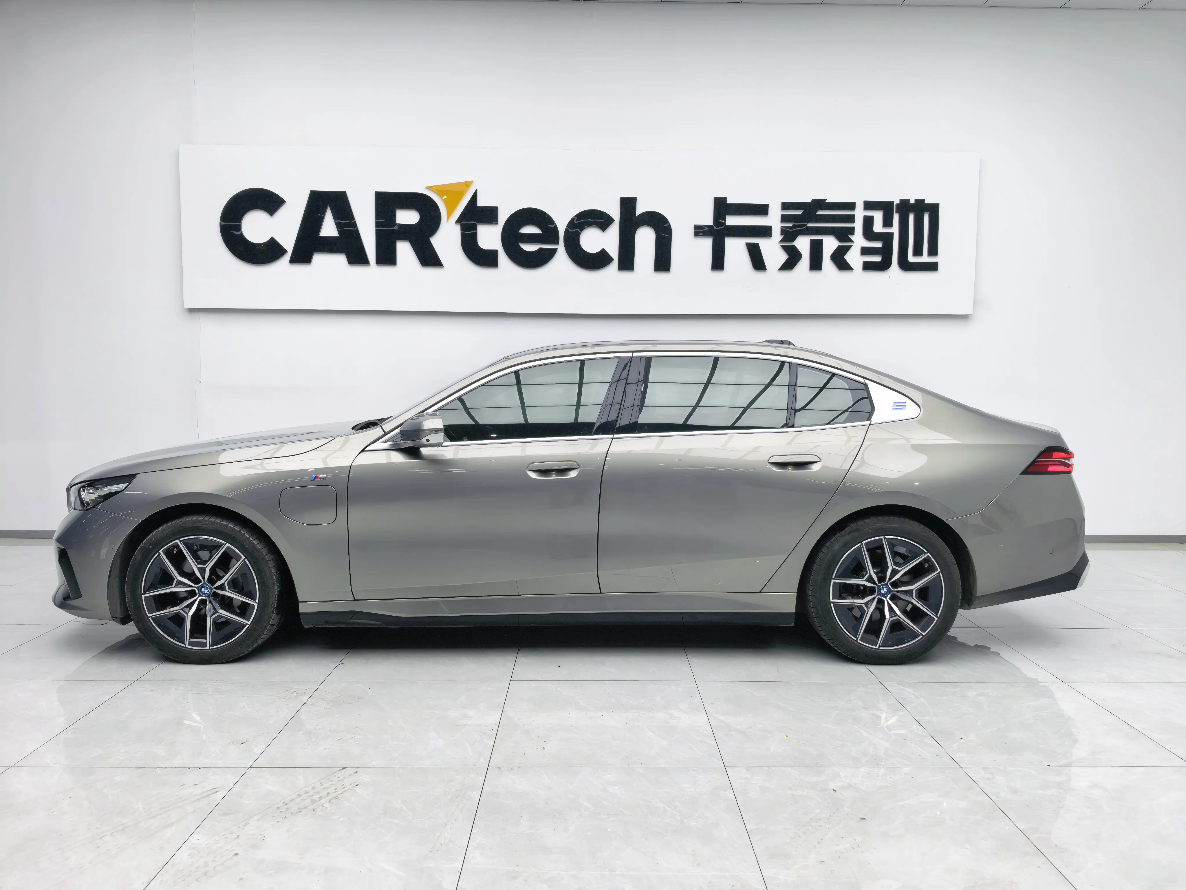 BMW i5
