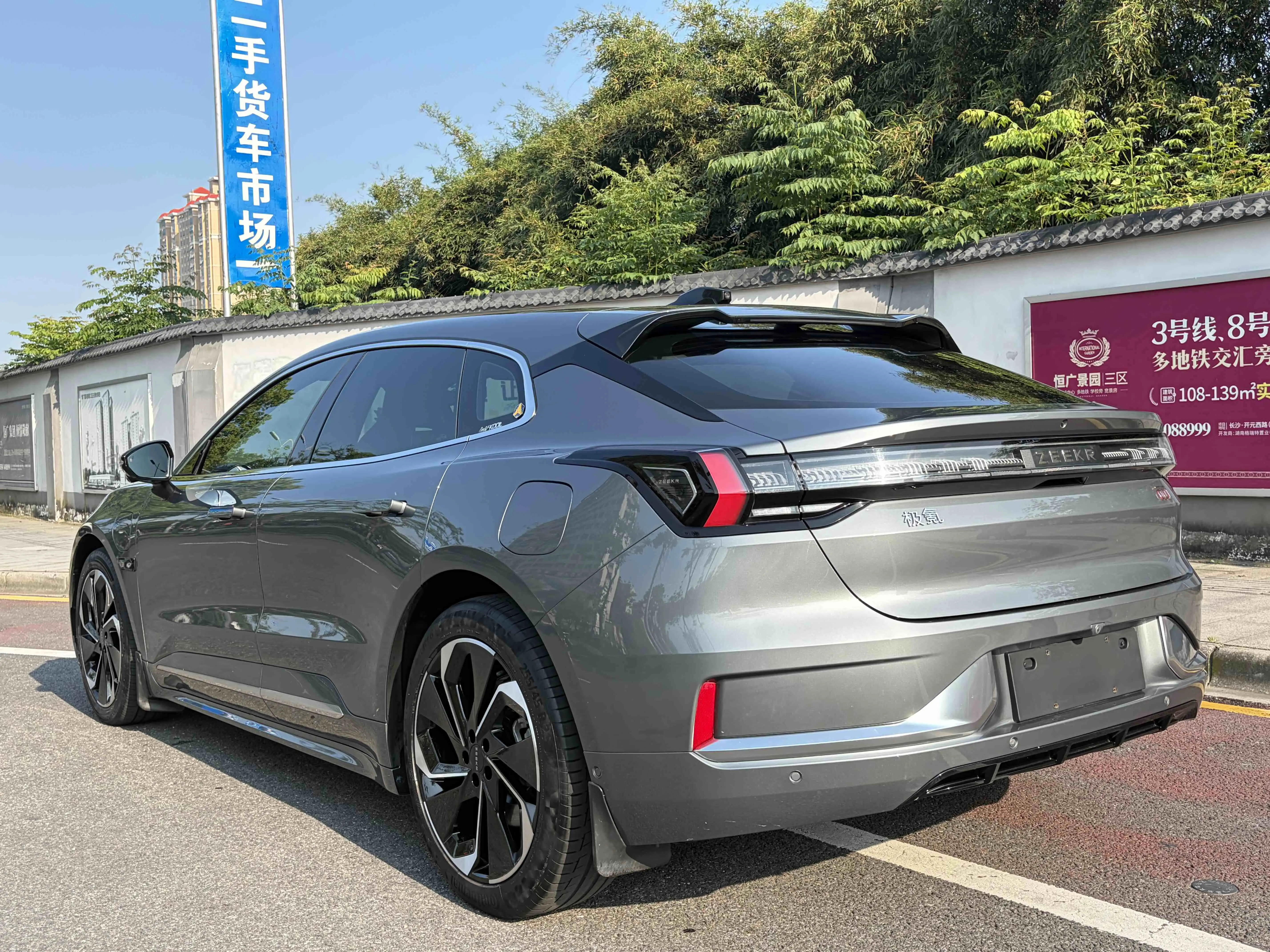 ZEEKR 001