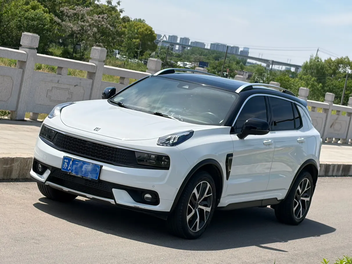 Lynk & Co 01