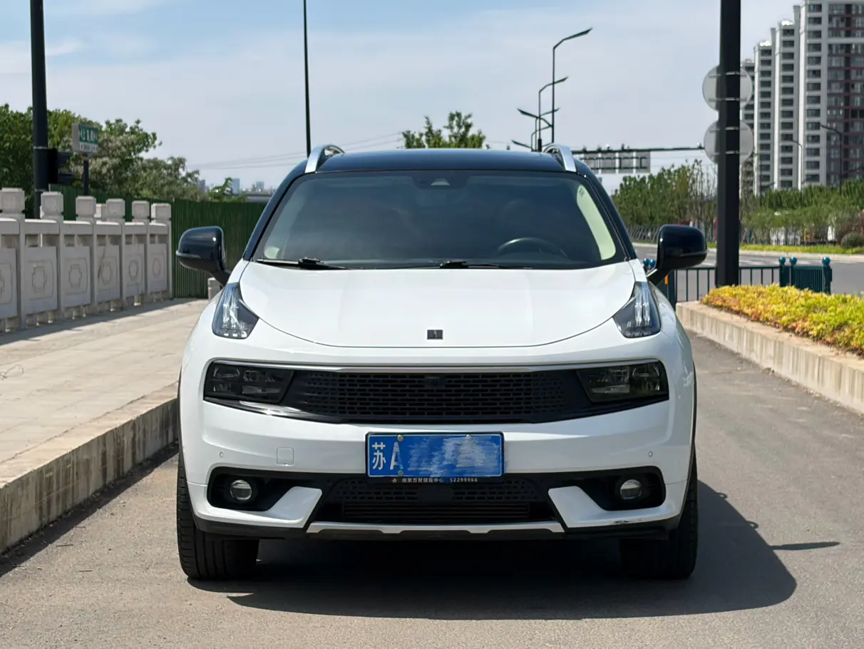 Lynk & Co 01