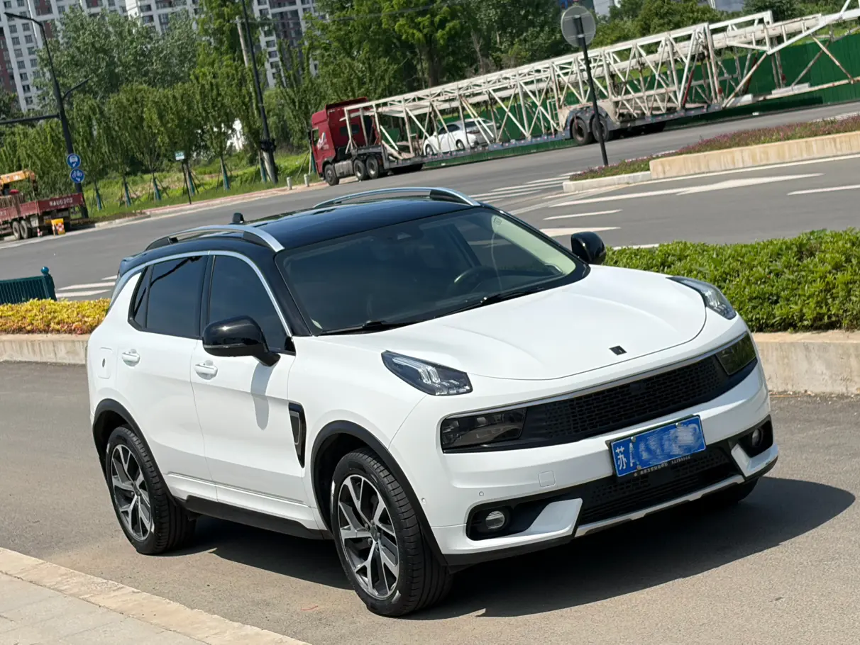 Lynk & Co 01