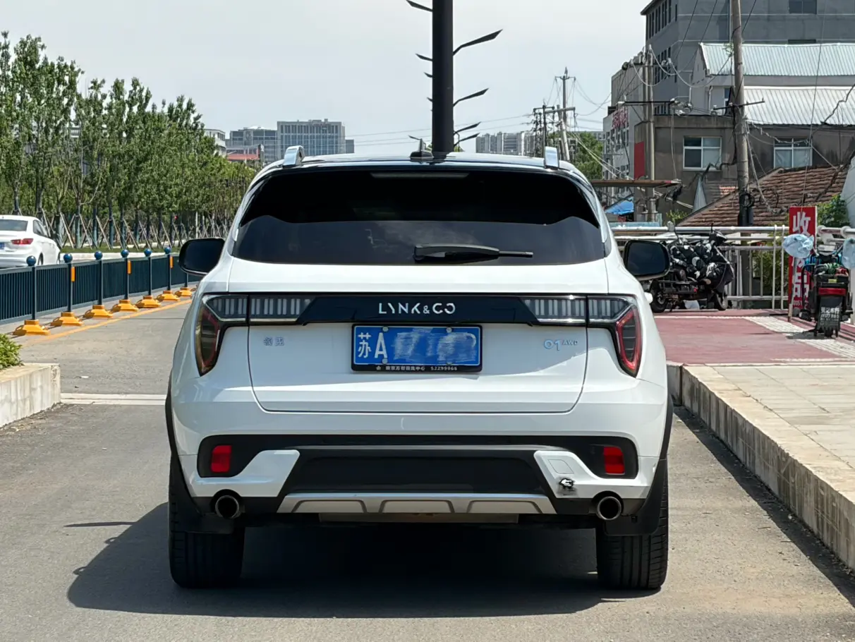 Lynk & Co 01