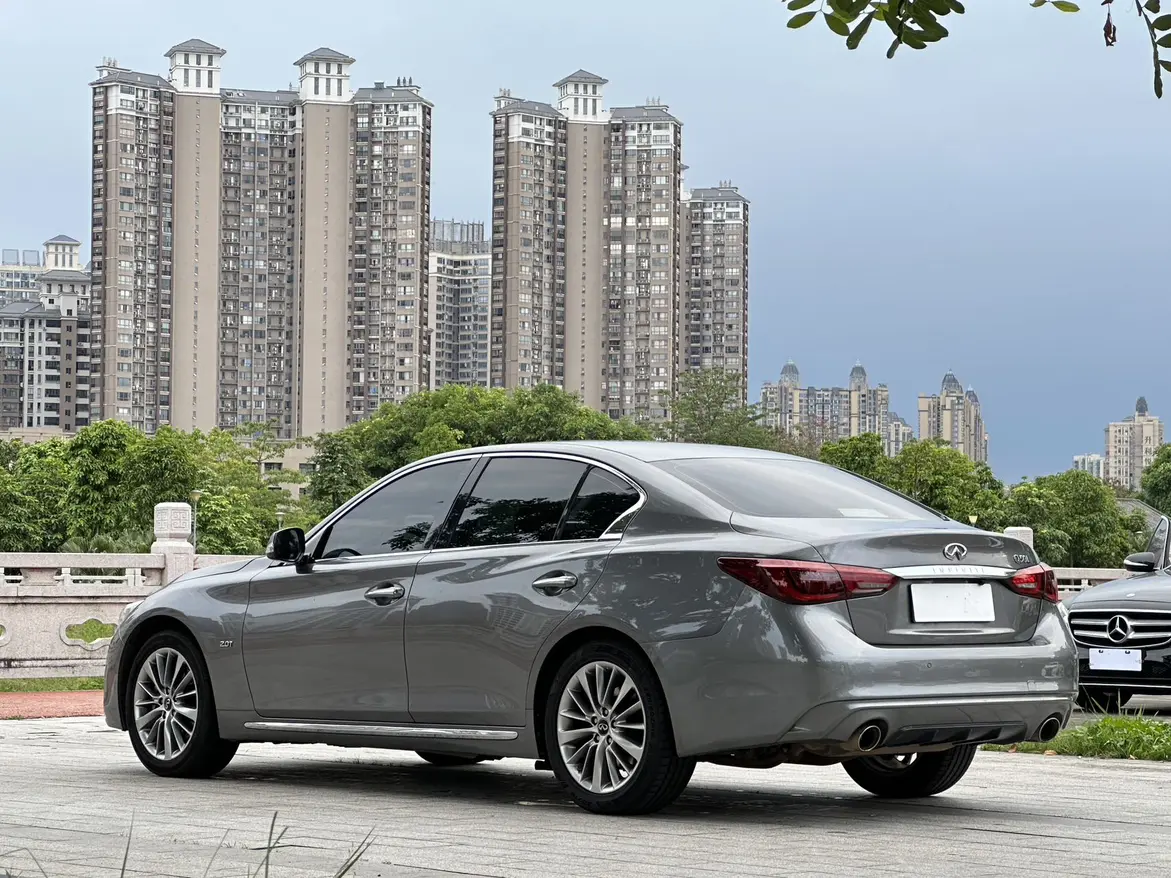 Infiniti Q50L