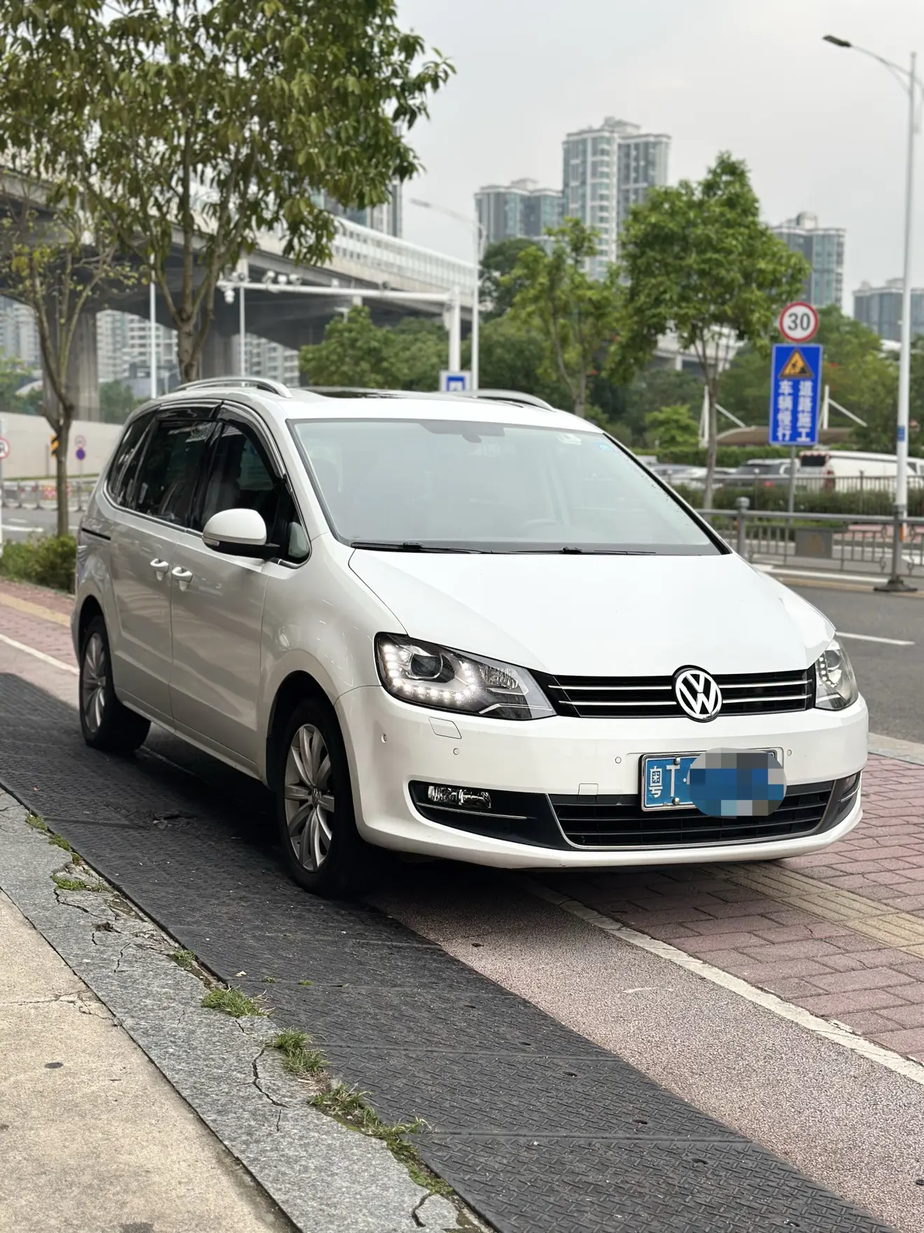 Volkswagen Sharon