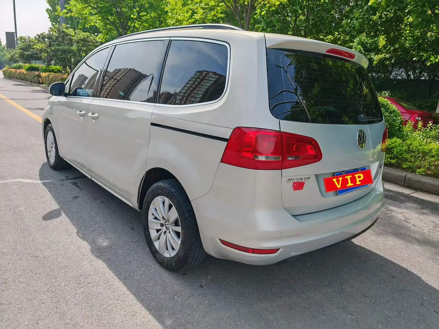 Volkswagen Sharon