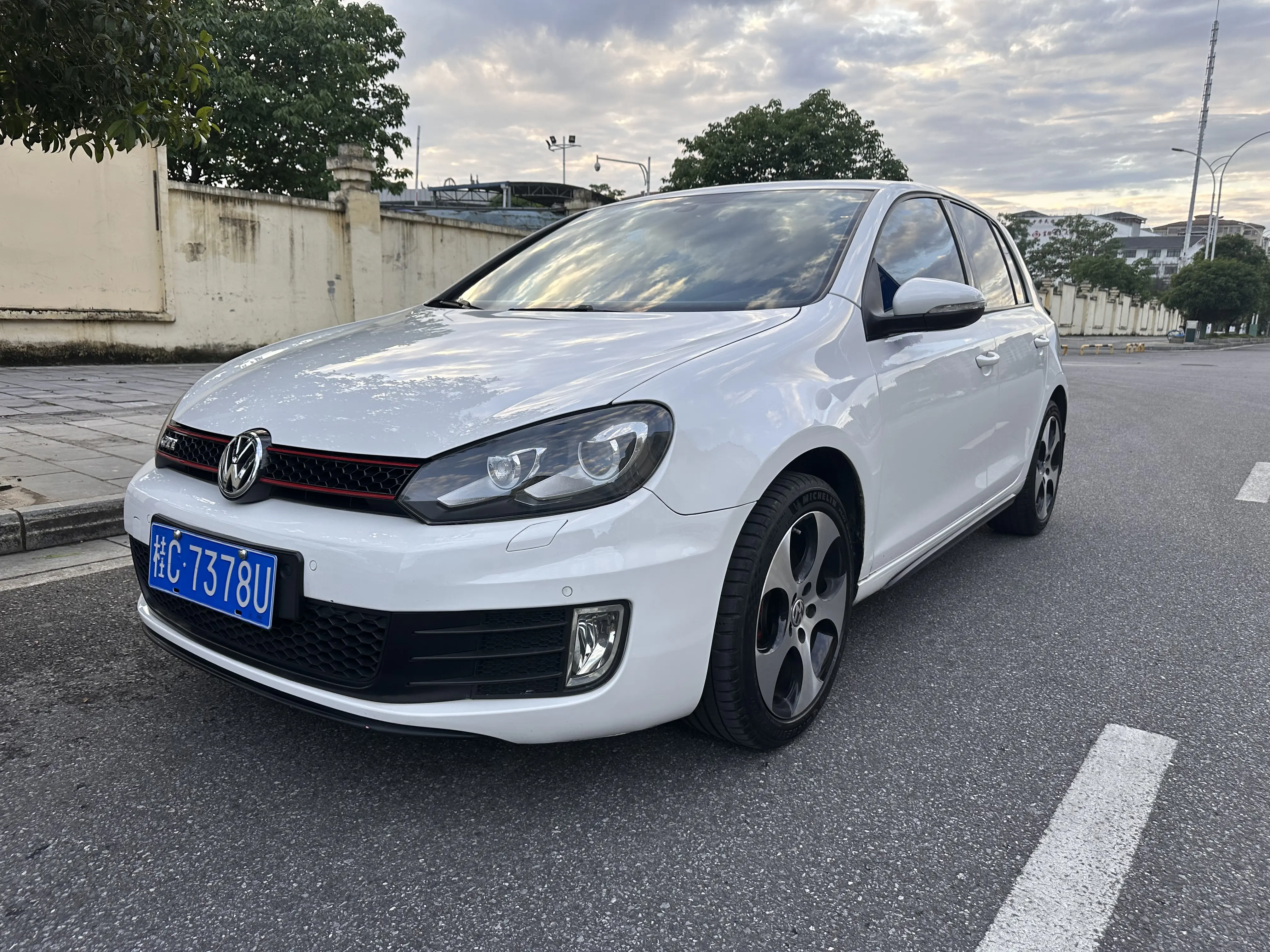 Volkswagen Golf GTI