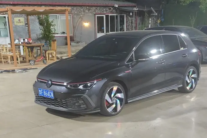 Volkswagen Golf GTI