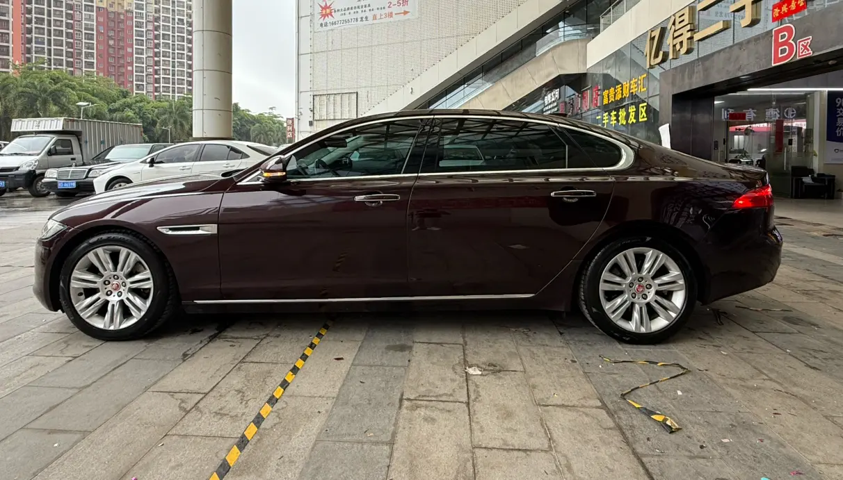 Jaguar XFL