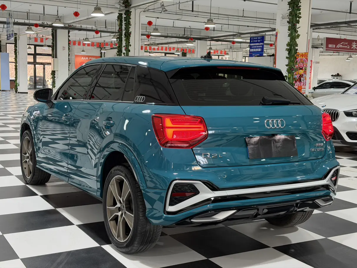 Audi Q2L