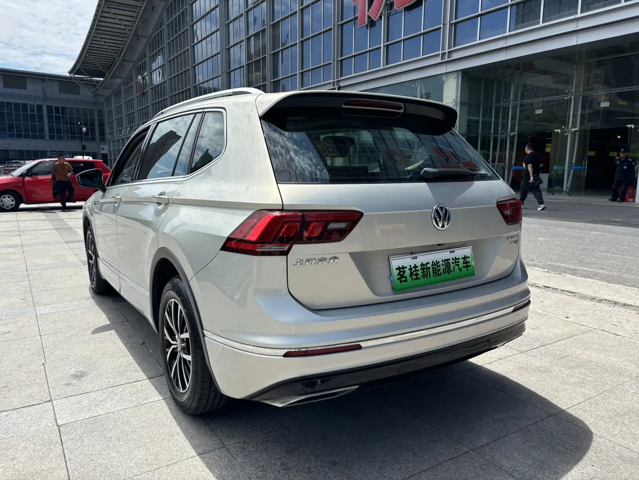 Volkswagen Tiguan L PHEV