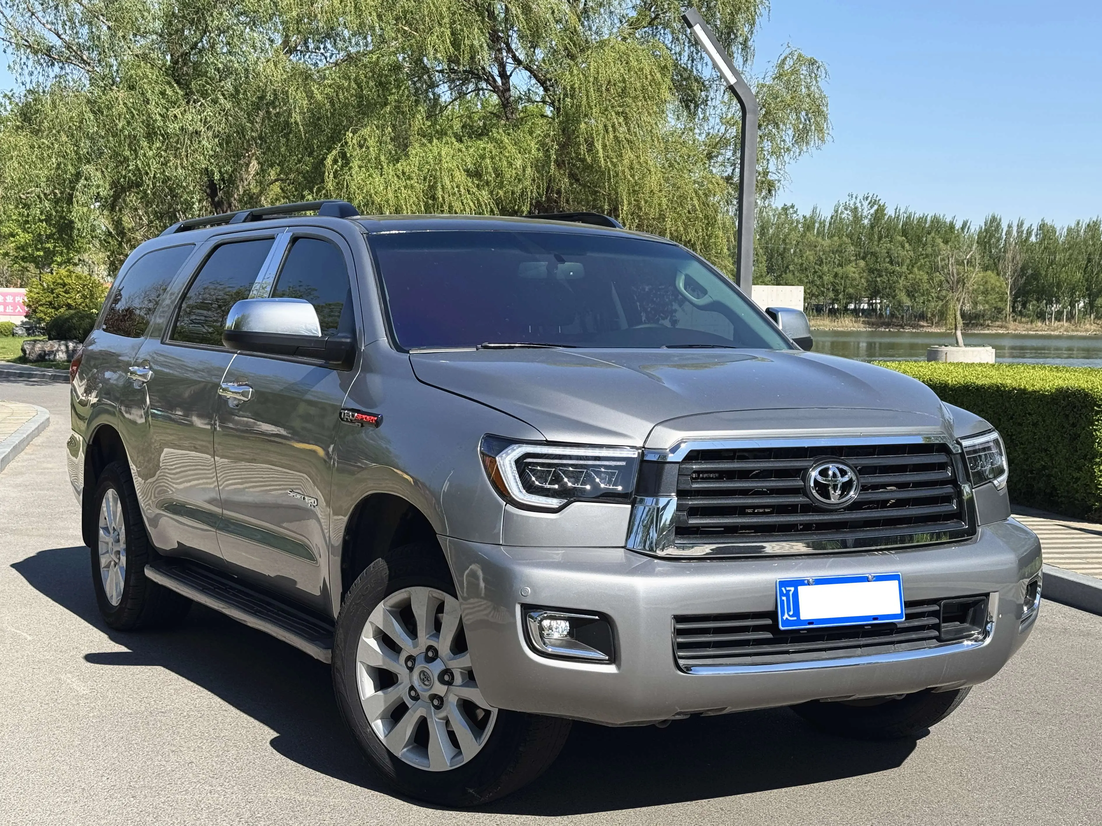 Toyota Sequoia