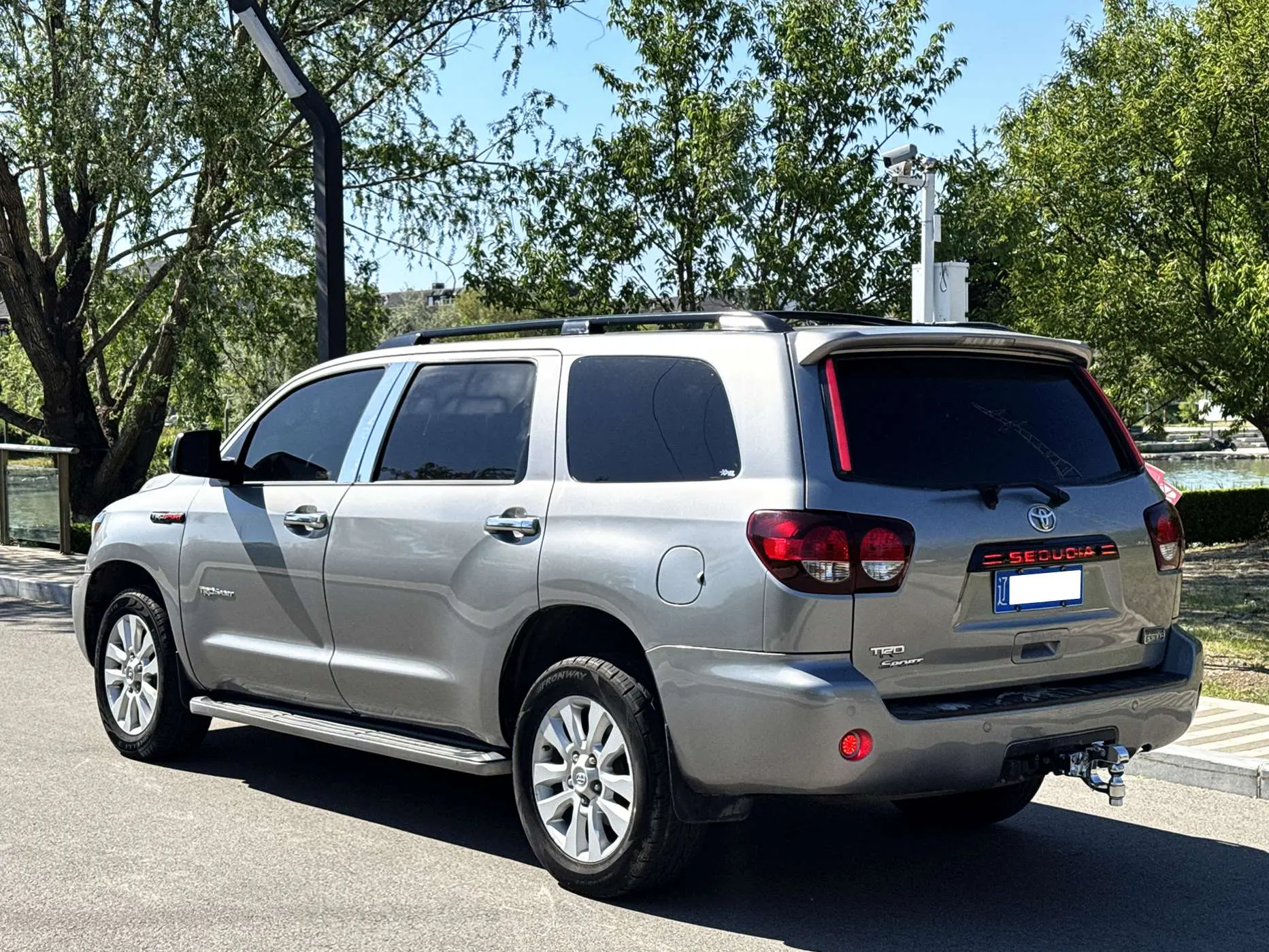 Toyota Sequoia