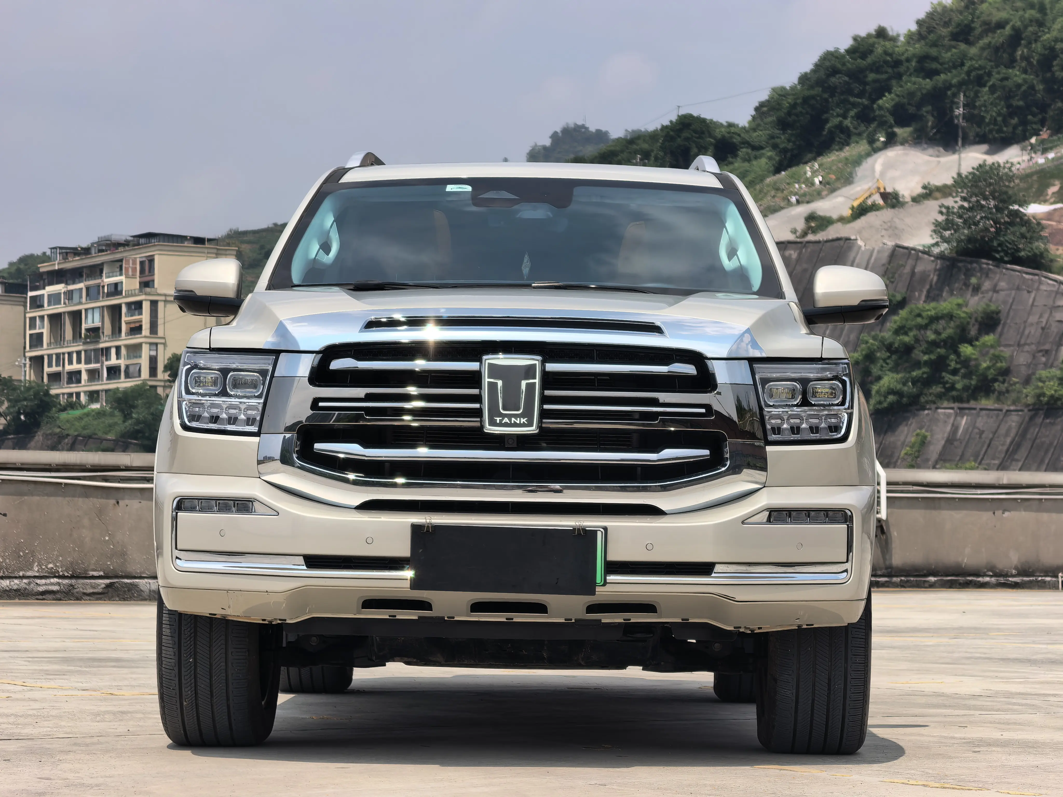 Tank 500 Hi4-T