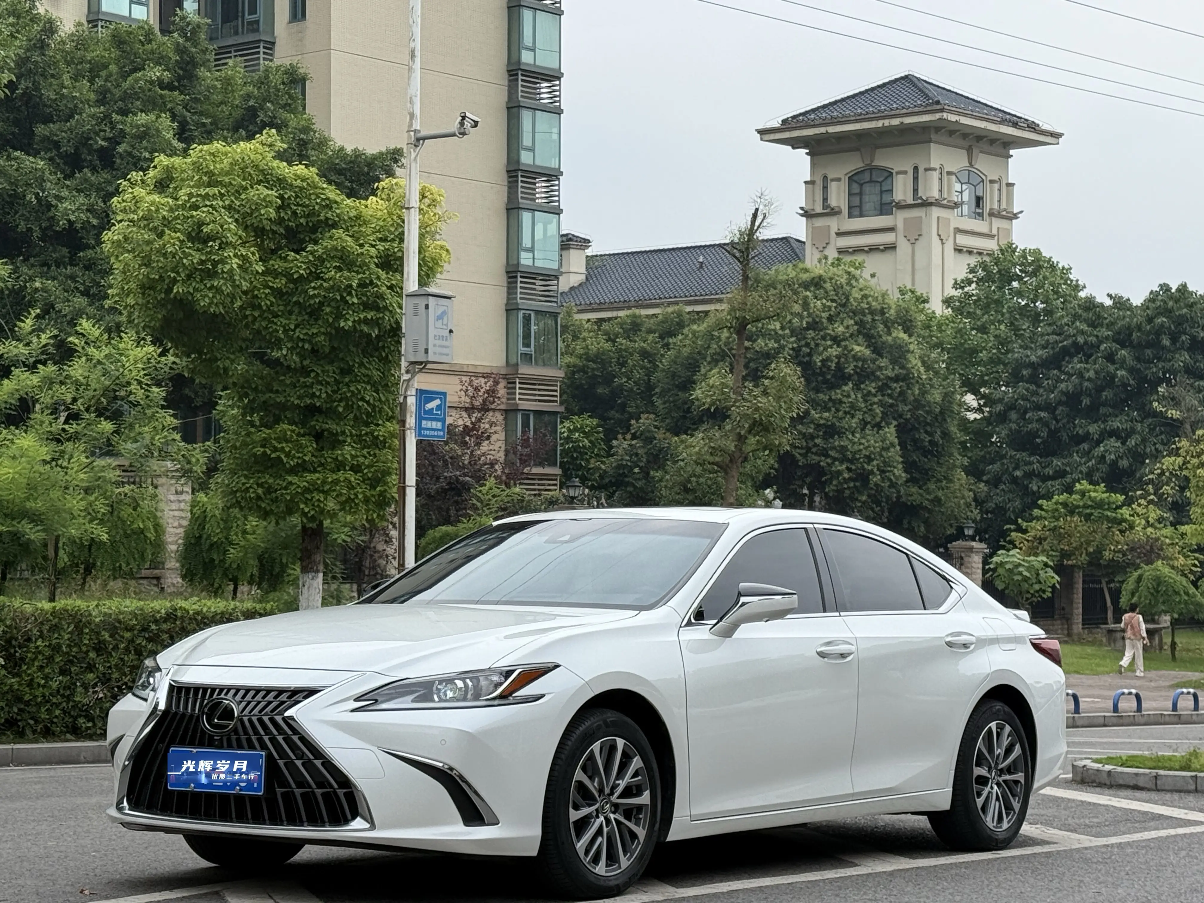 Lexus ES