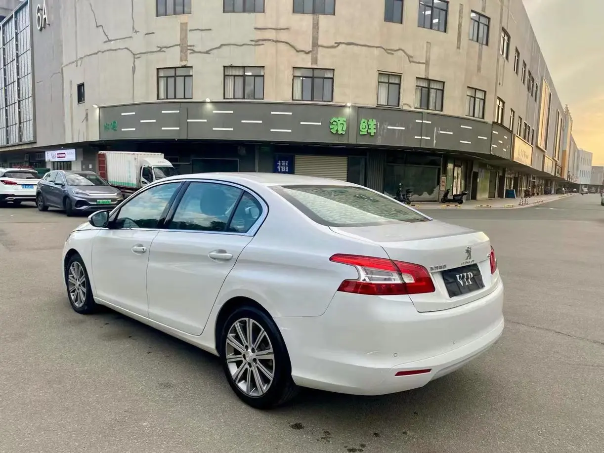 Peugeot 408