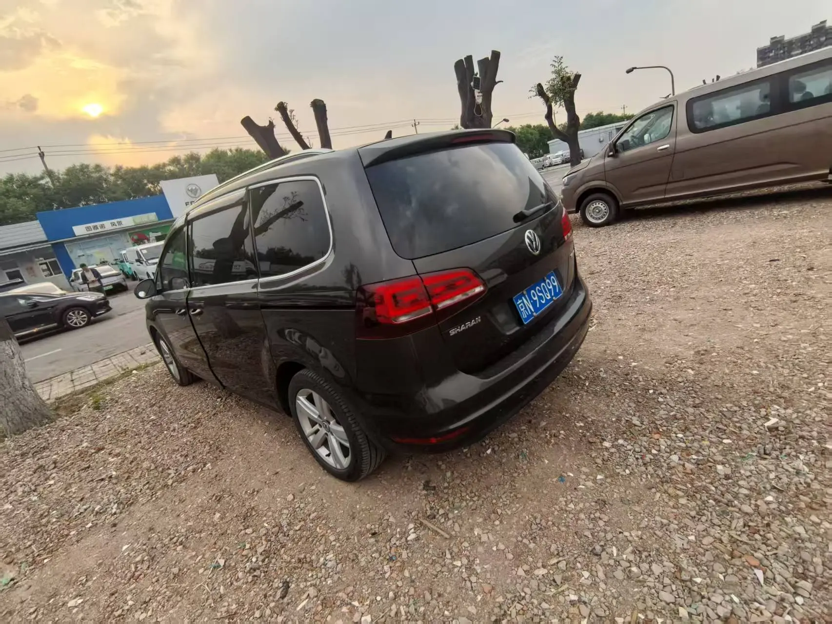 Volkswagen Sharon