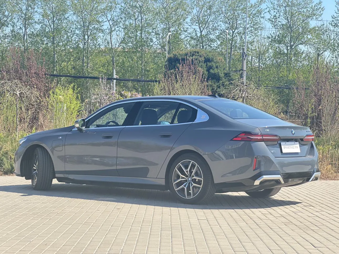 BMW i5