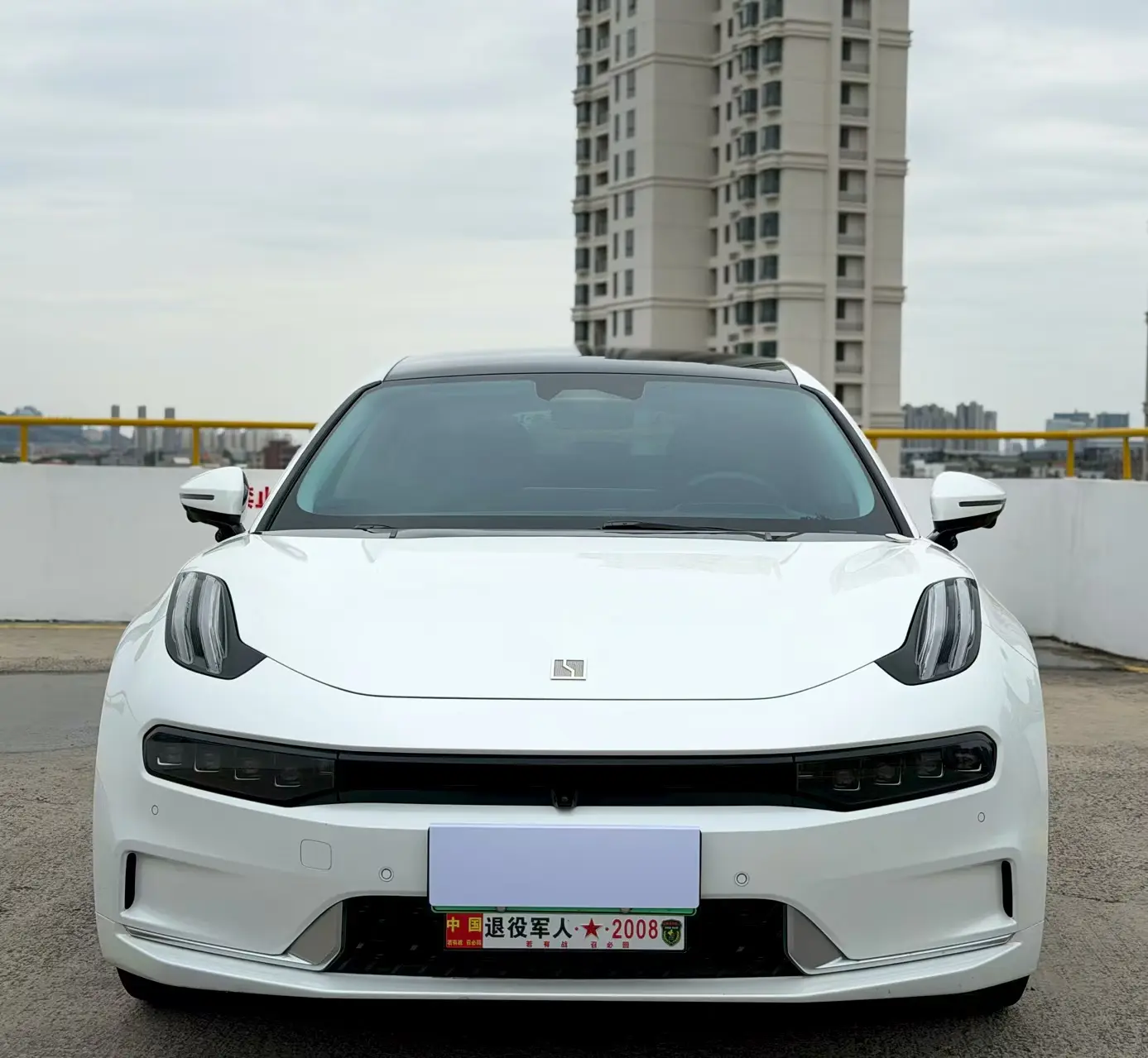 ZEEKR 001