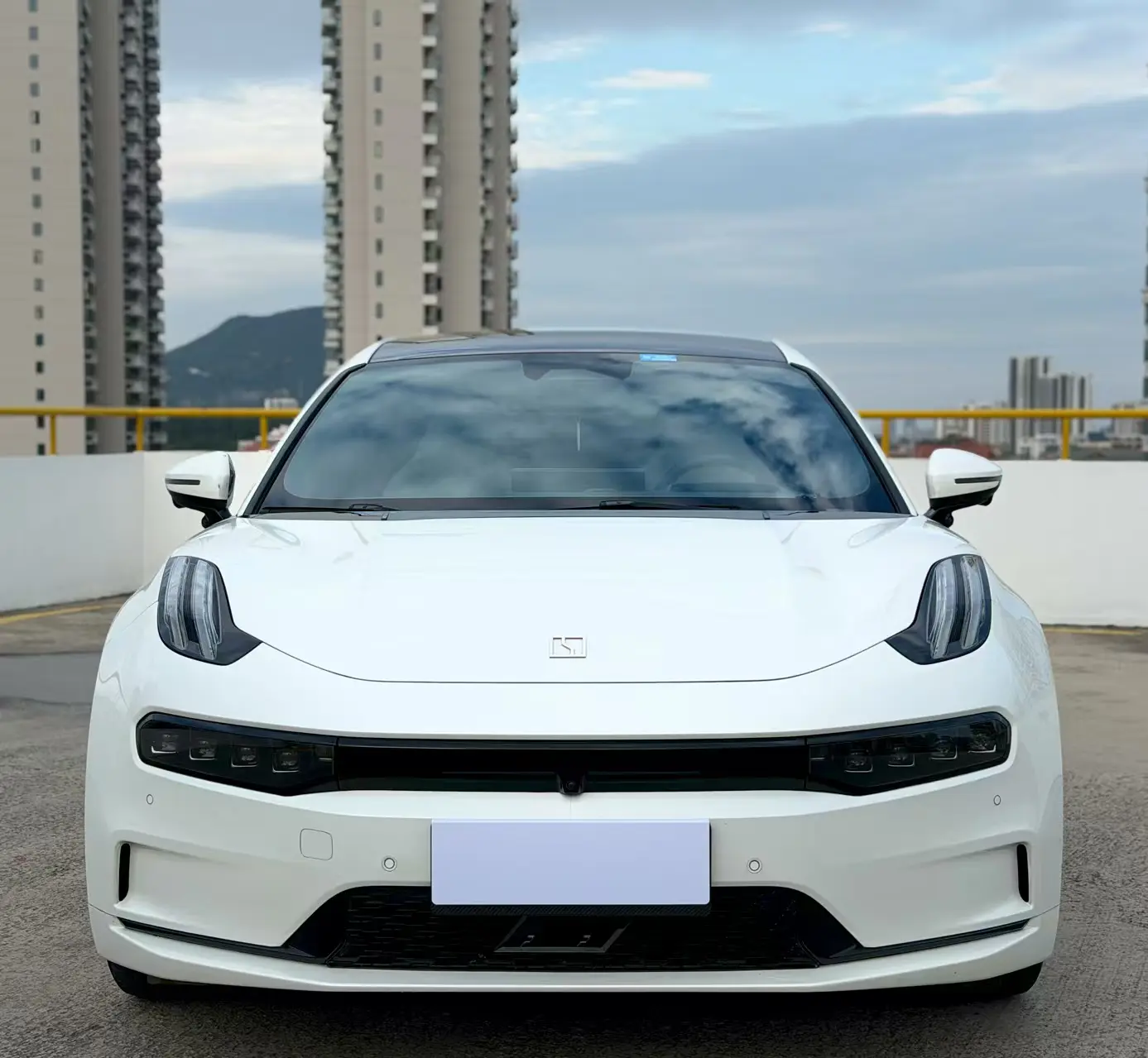 ZEEKR 001