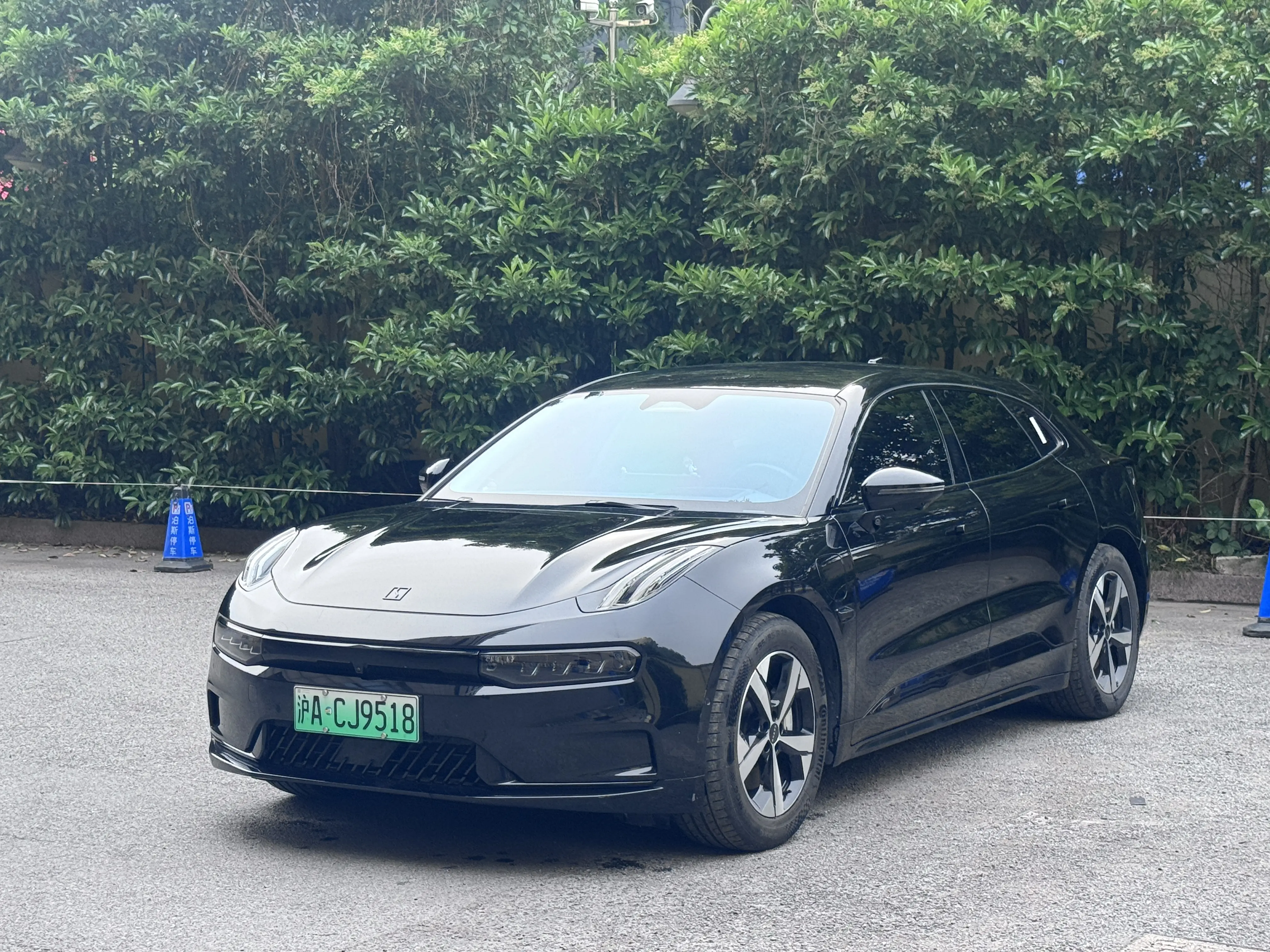 ZEEKR 001
