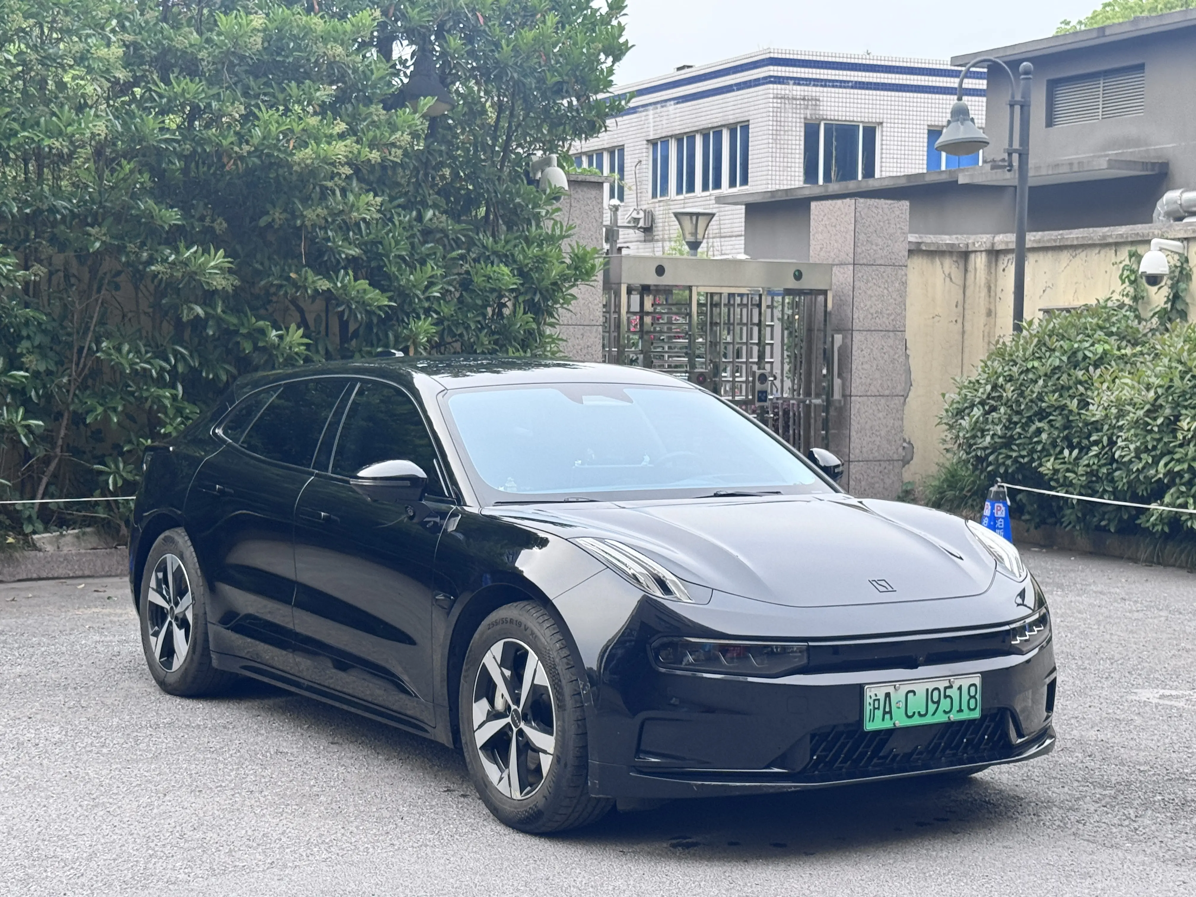 ZEEKR 001