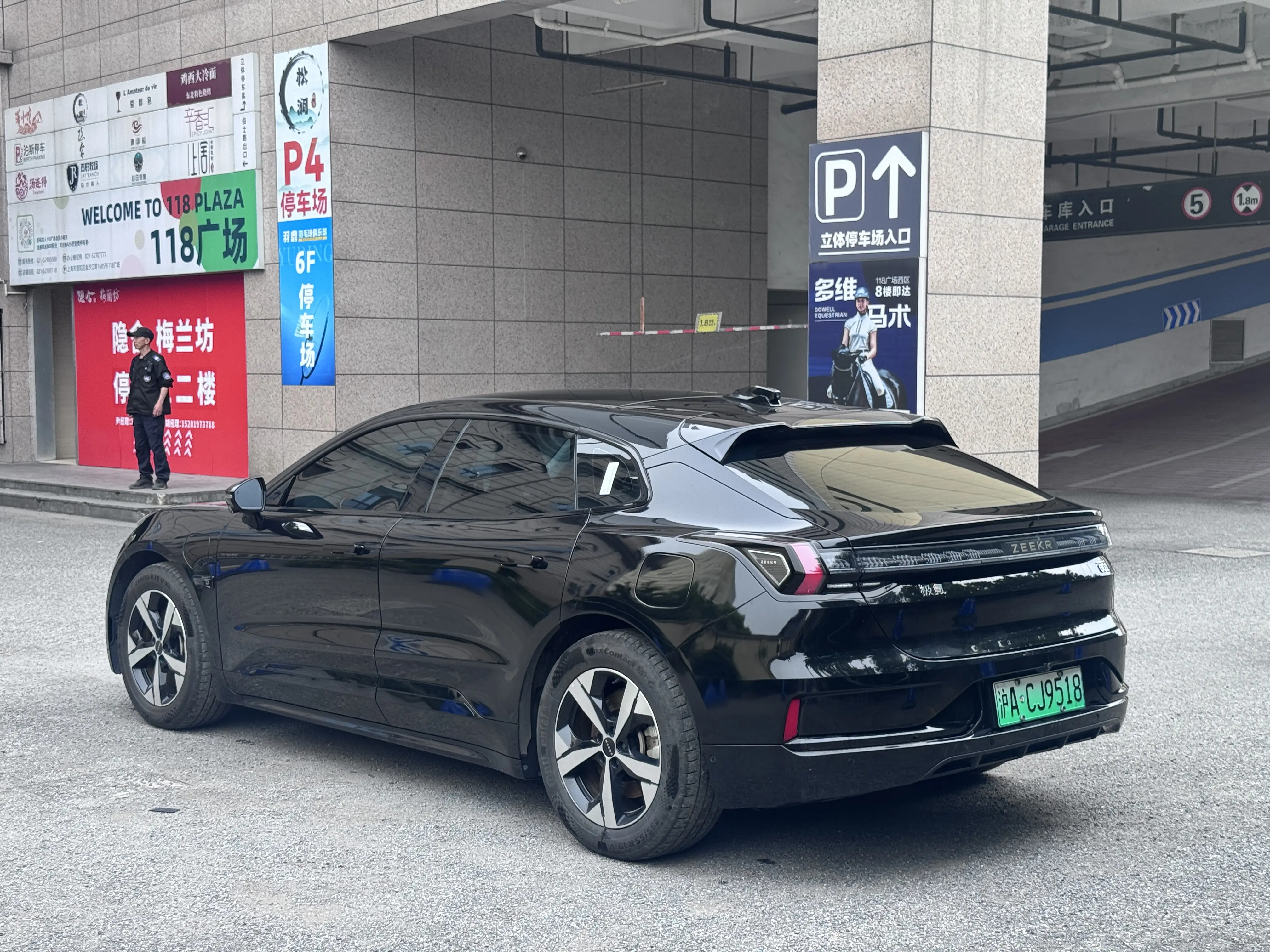 ZEEKR 001