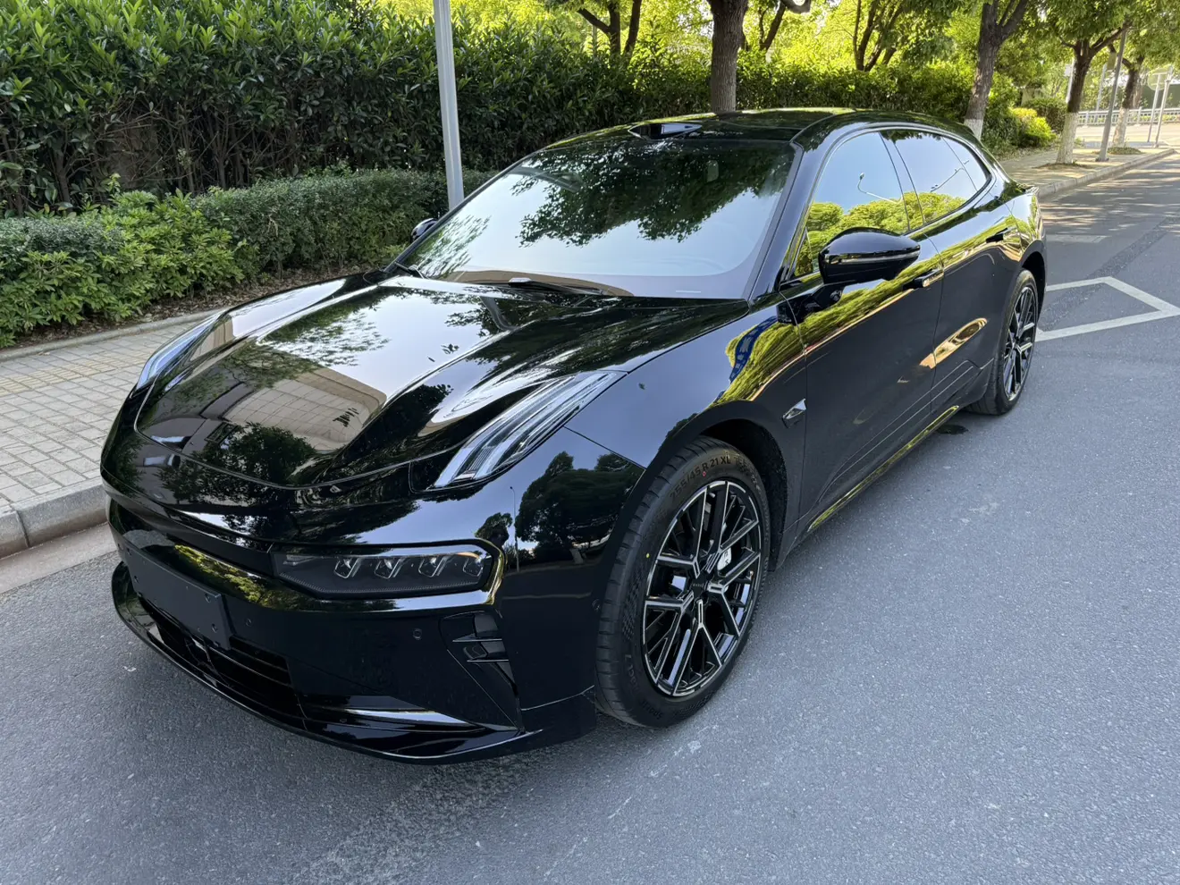 ZEEKR 001