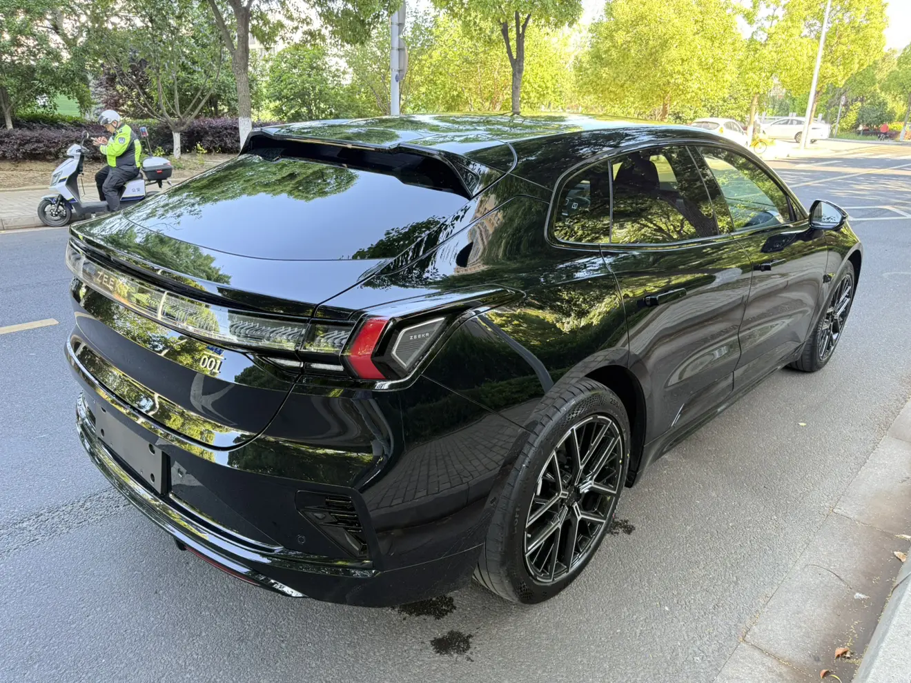 ZEEKR 001