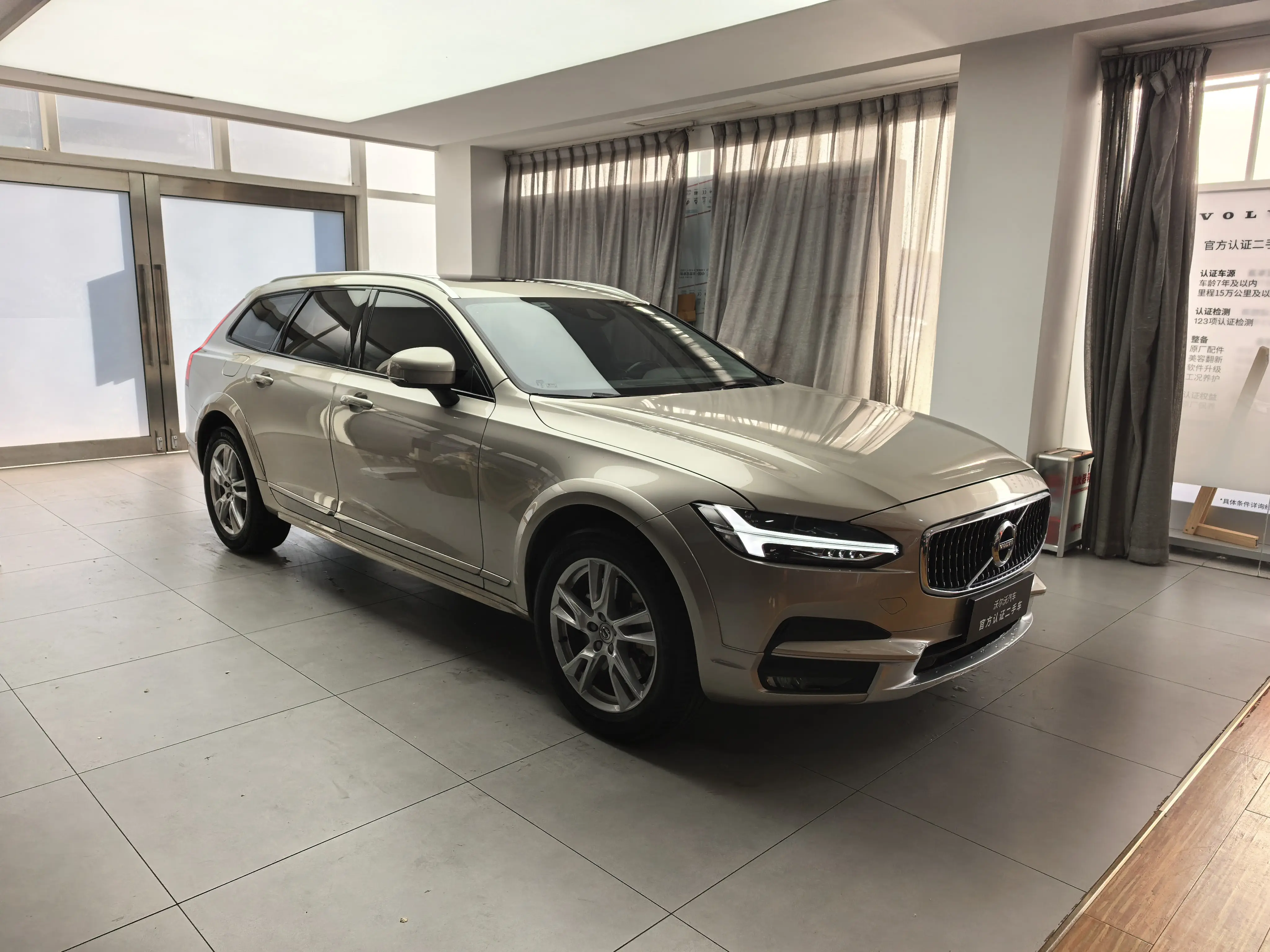 Volvo V90