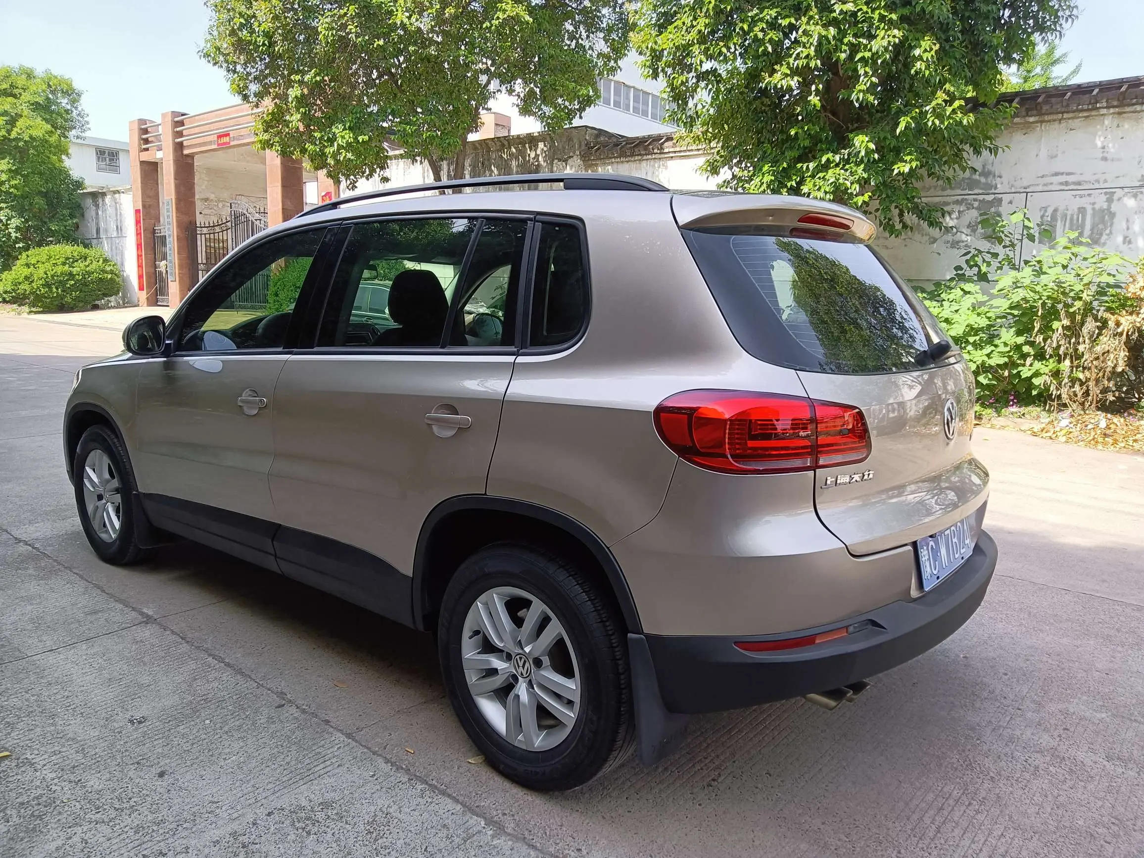 Volkswagen Tiguan (Tharu)