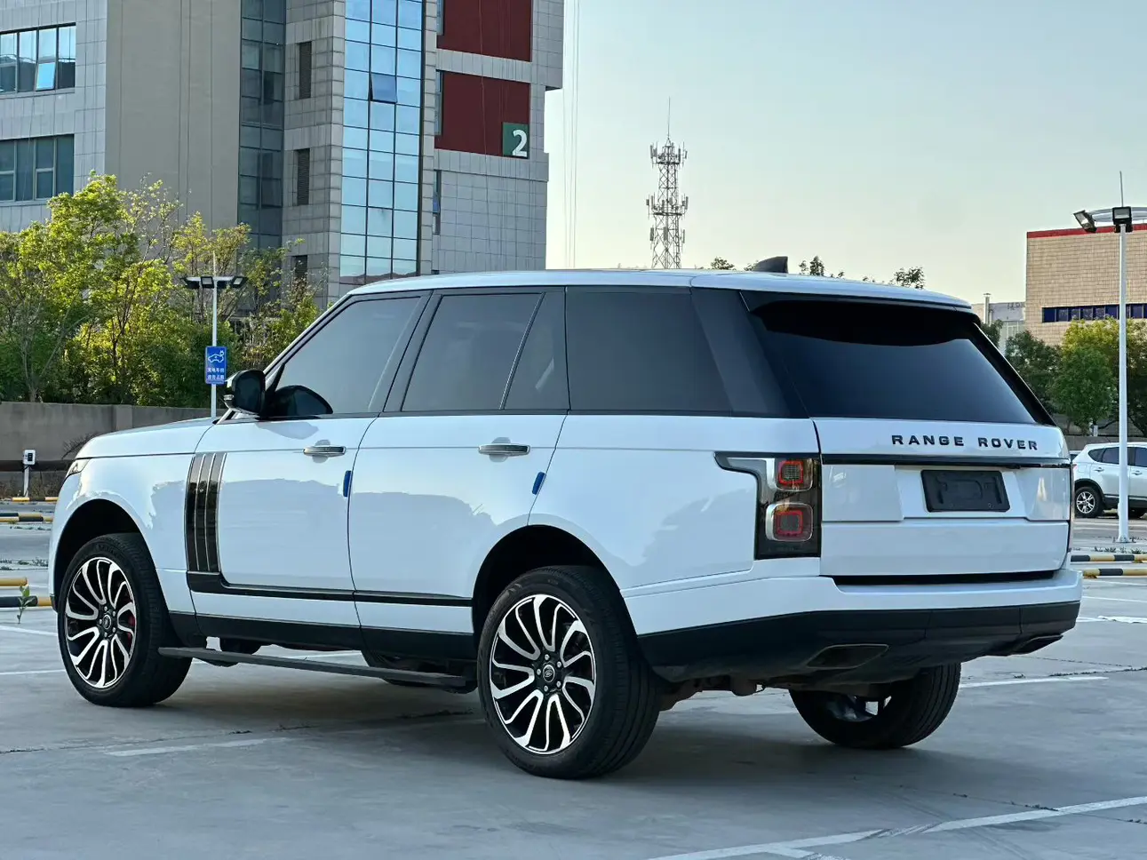 Land Rover range rover