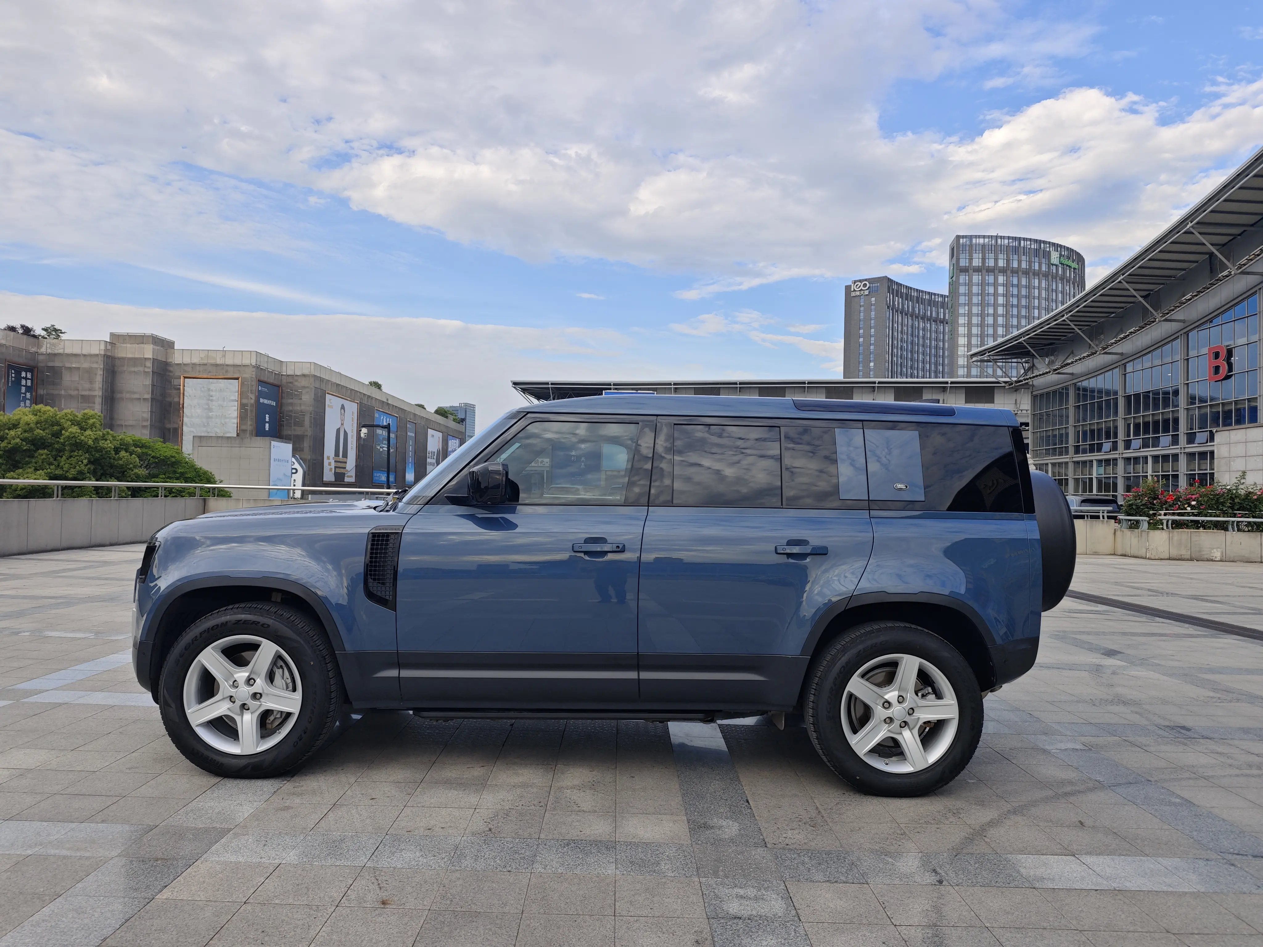 Land Rover Guard
