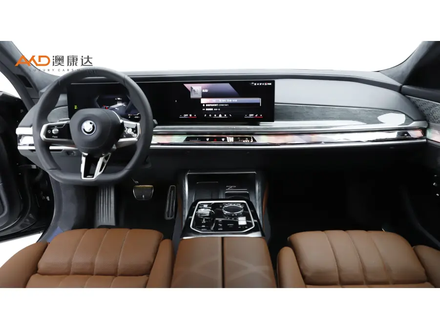BMW i7