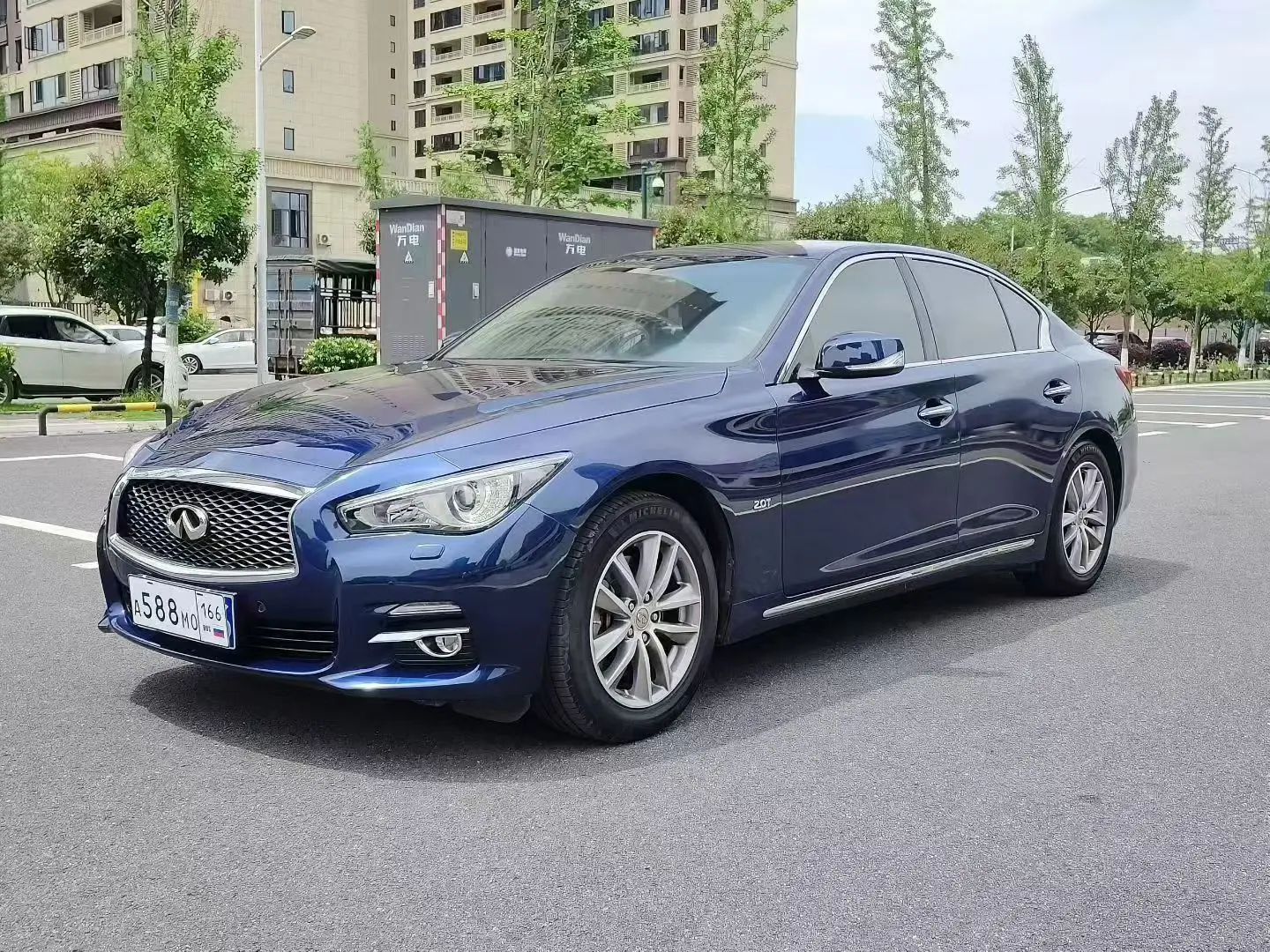 Infiniti Q50L