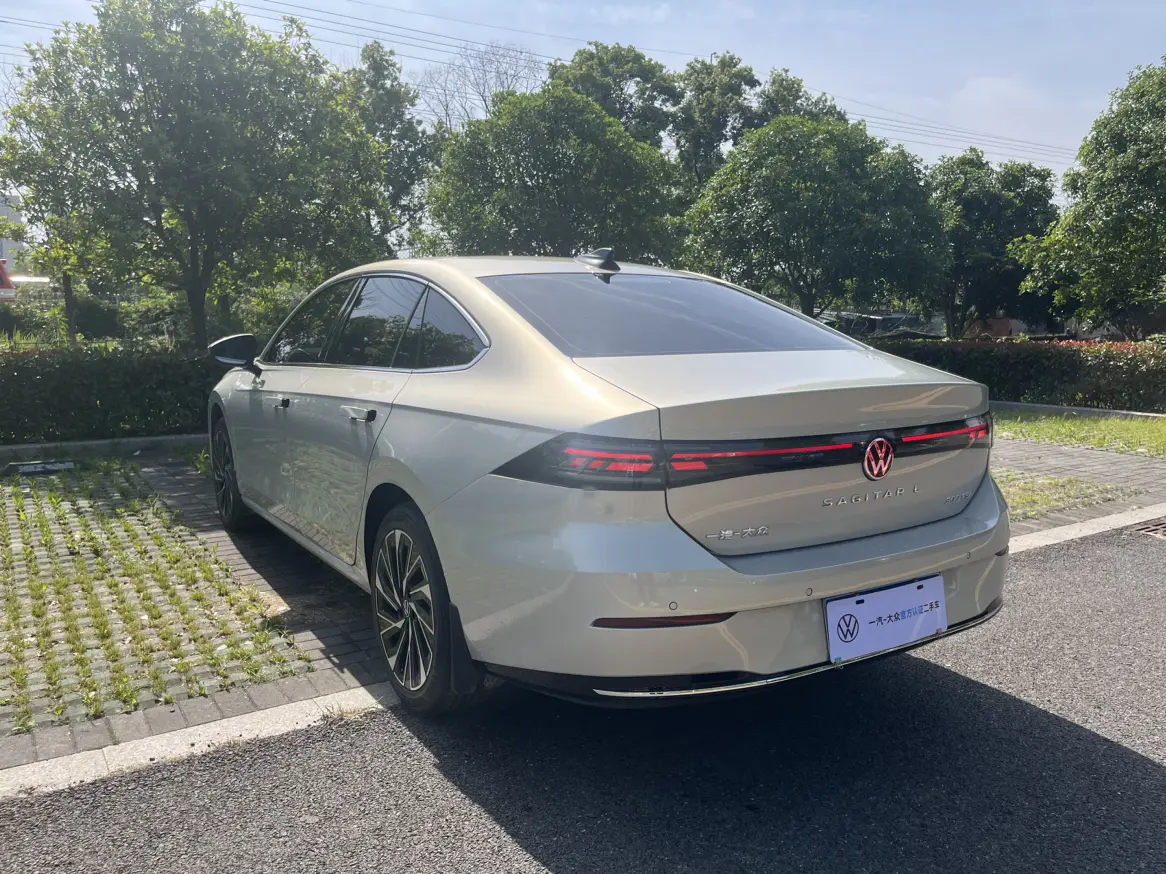 Volkswagen Sagitar