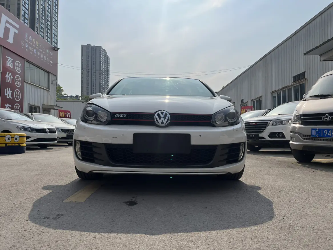 Volkswagen Golf GTI
