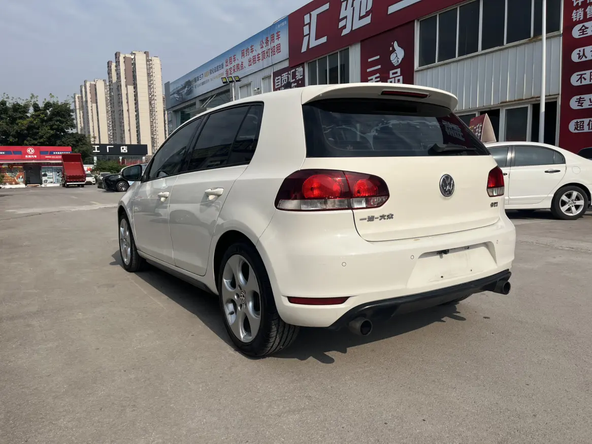 Volkswagen Golf GTI