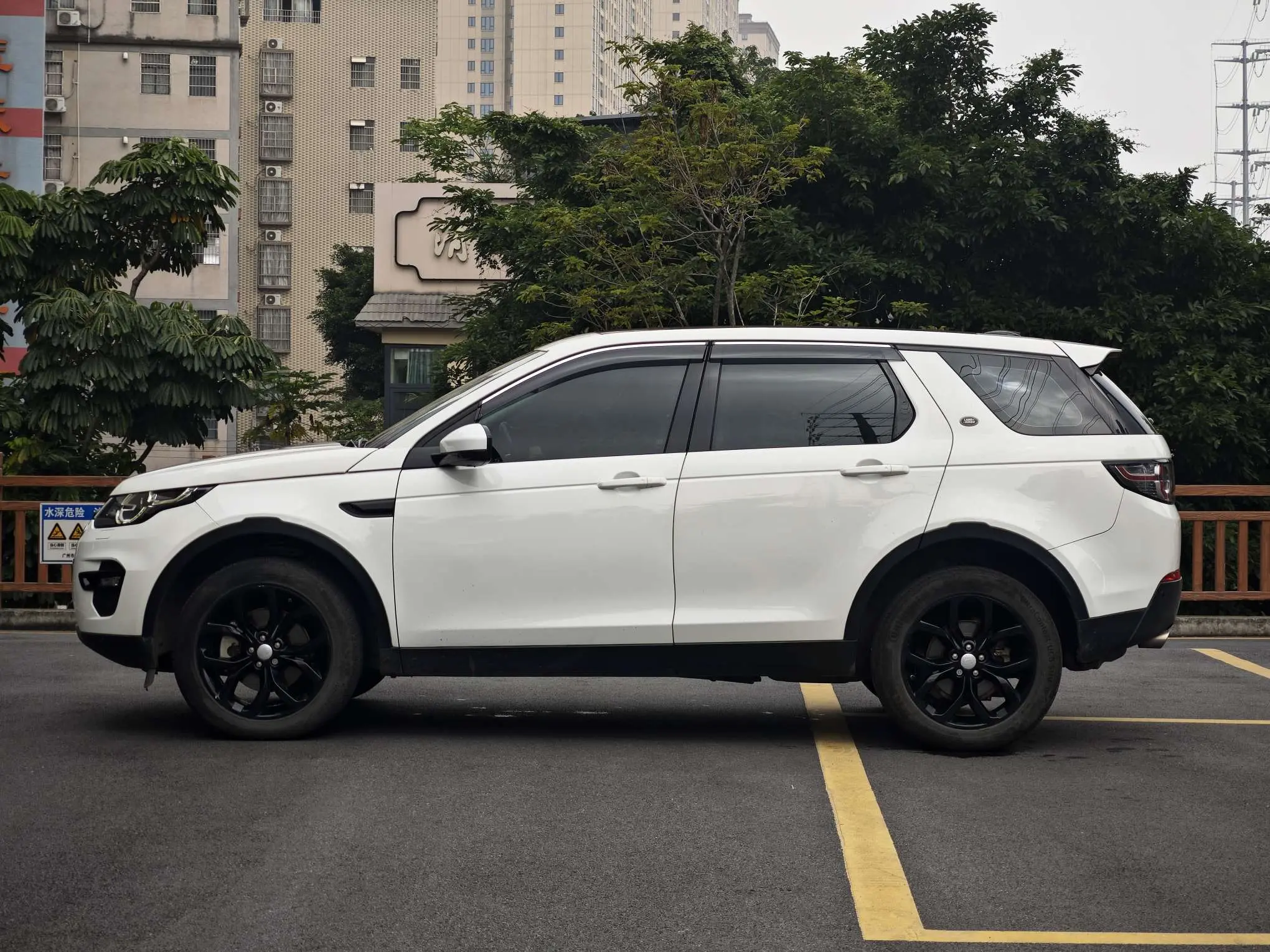 Land Rover Discover the magic