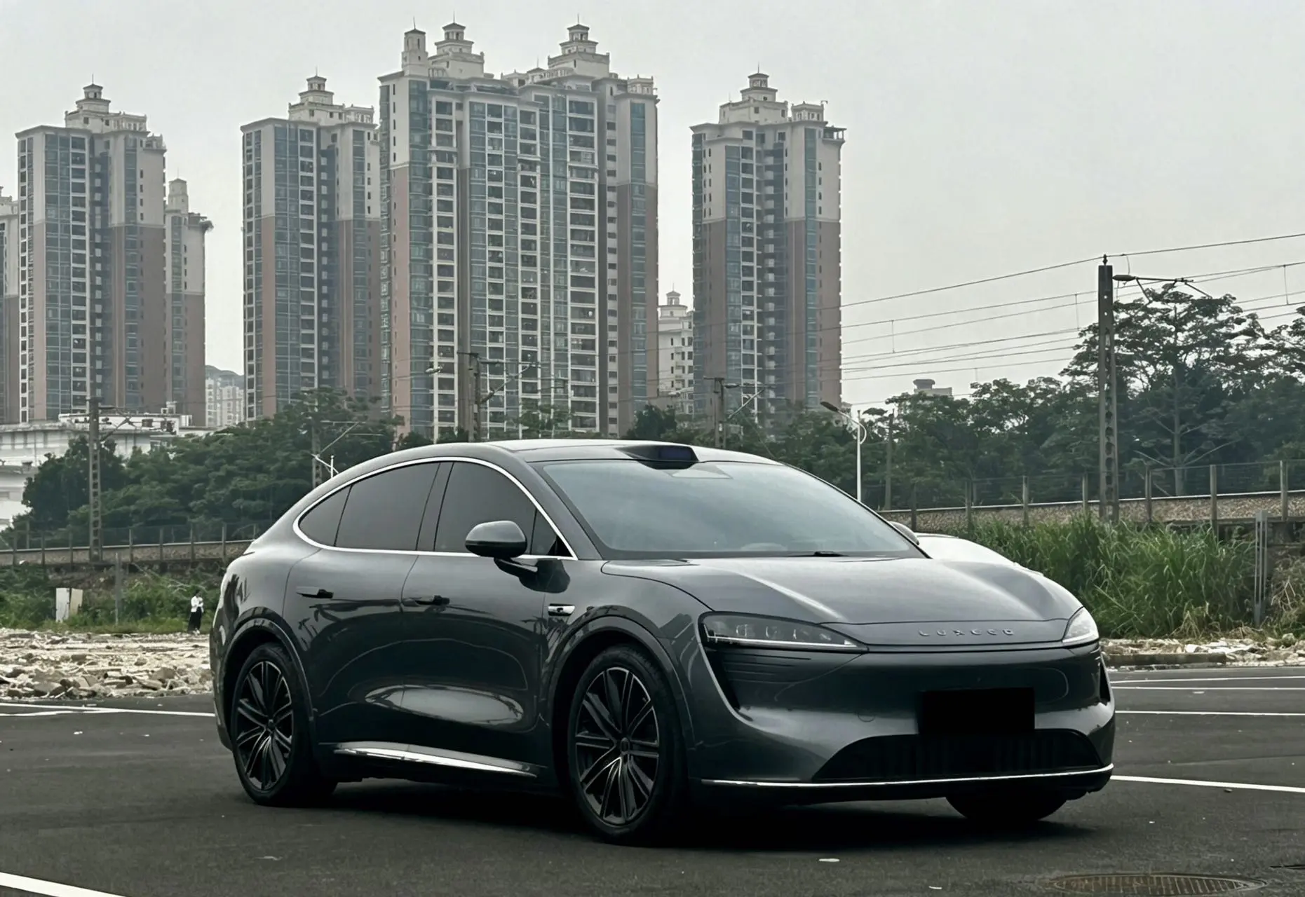Luxeed Zhijie R7