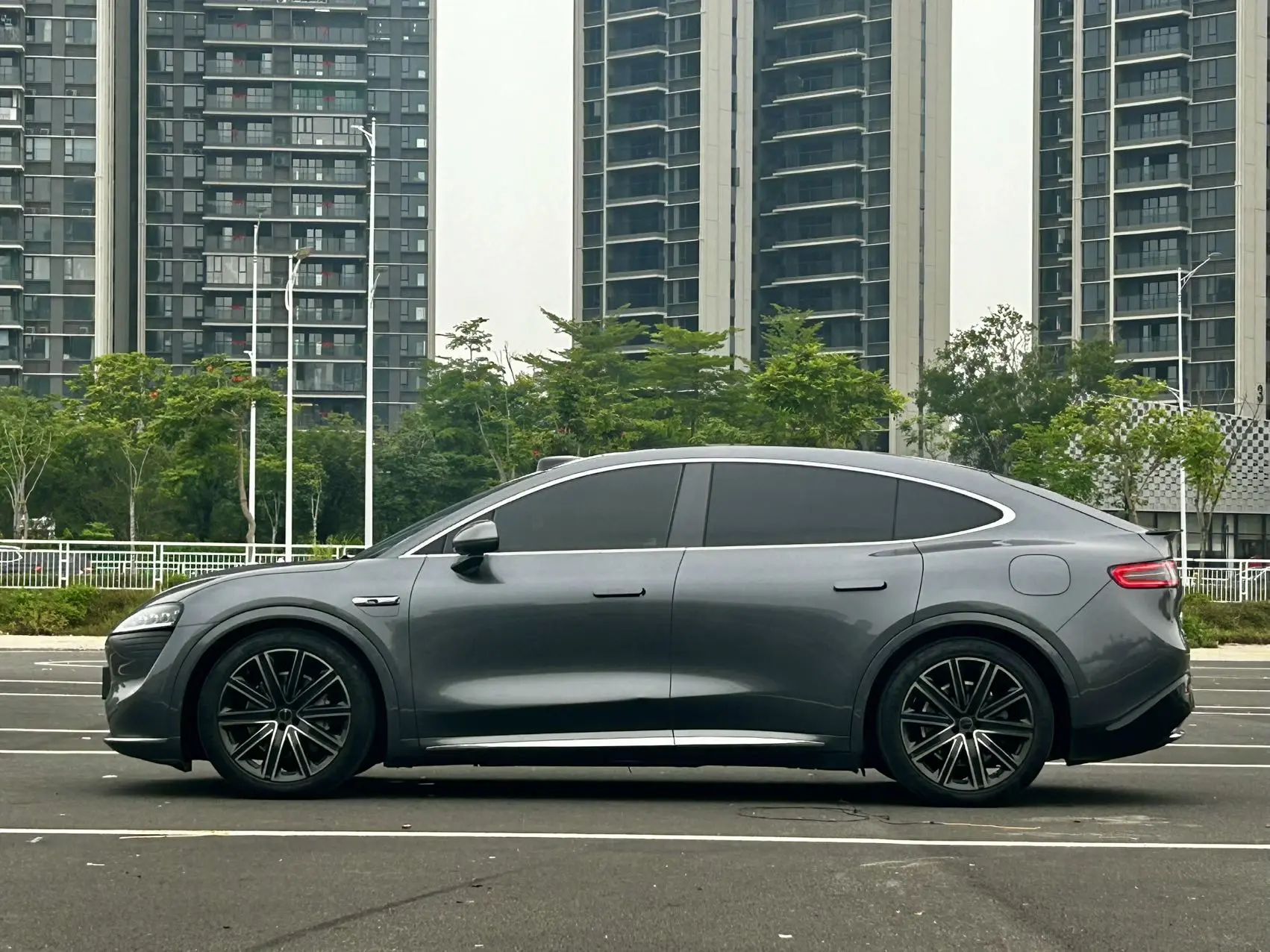 Luxeed Zhijie R7