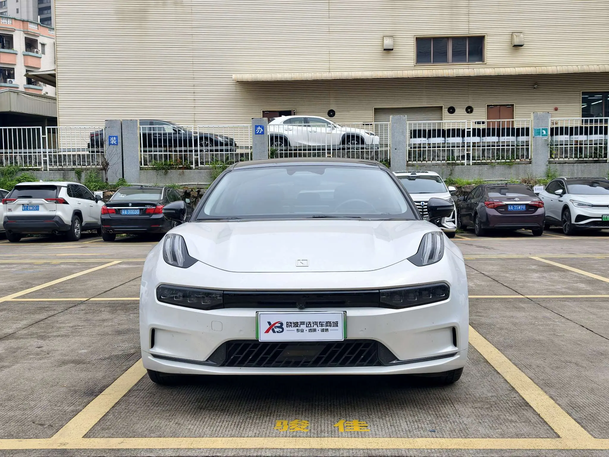ZEEKR 001