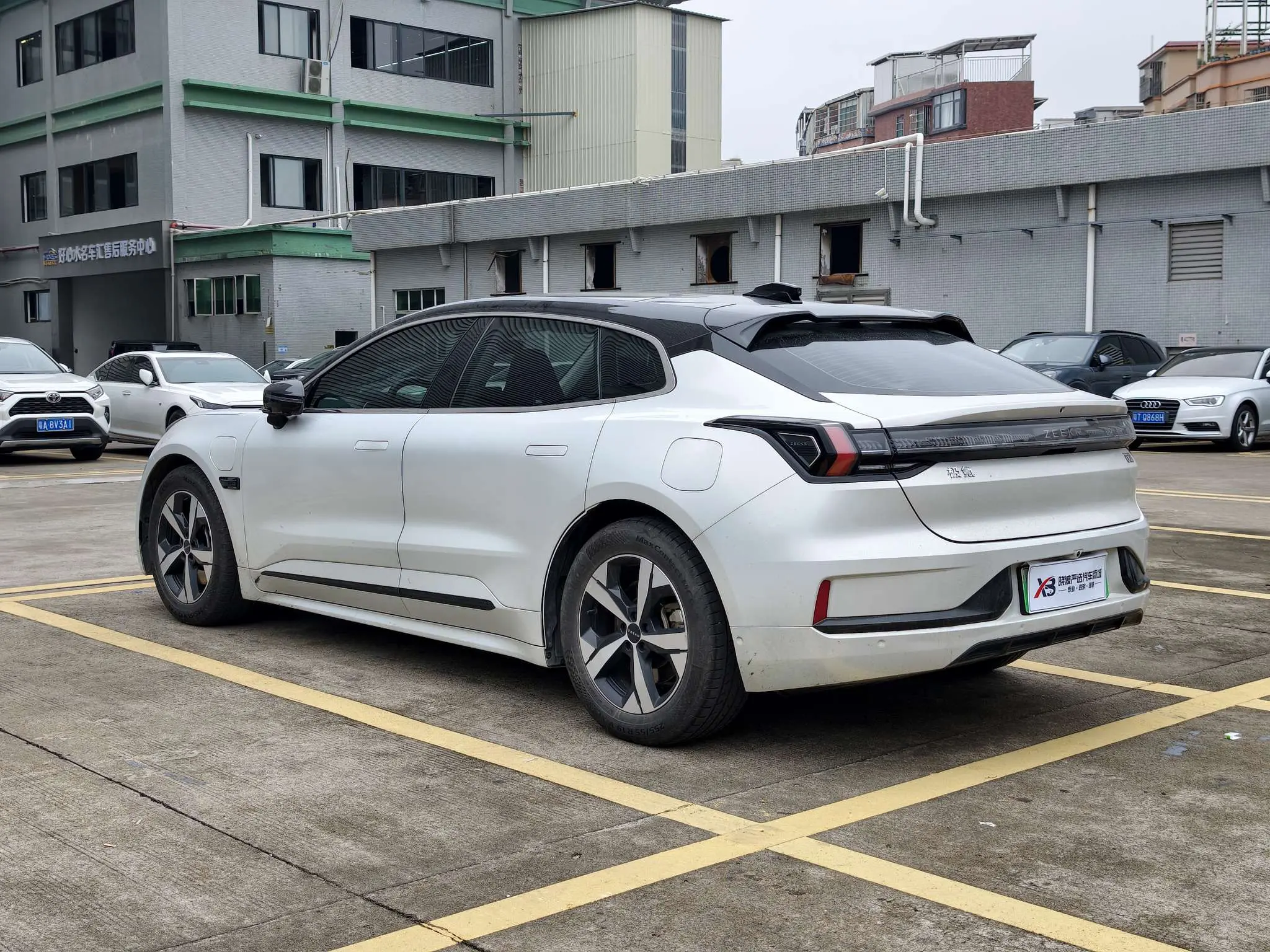 ZEEKR 001