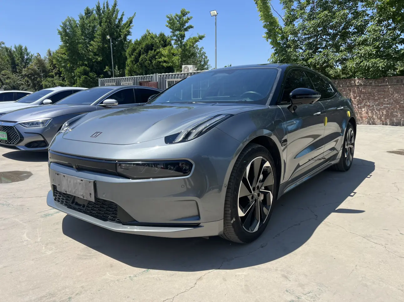 ZEEKR 001