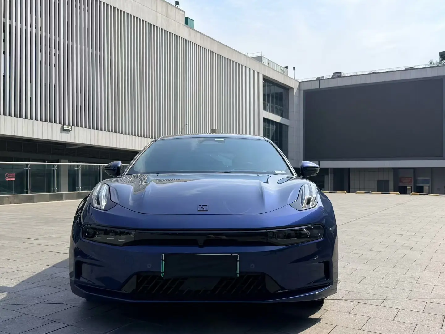 ZEEKR 001
